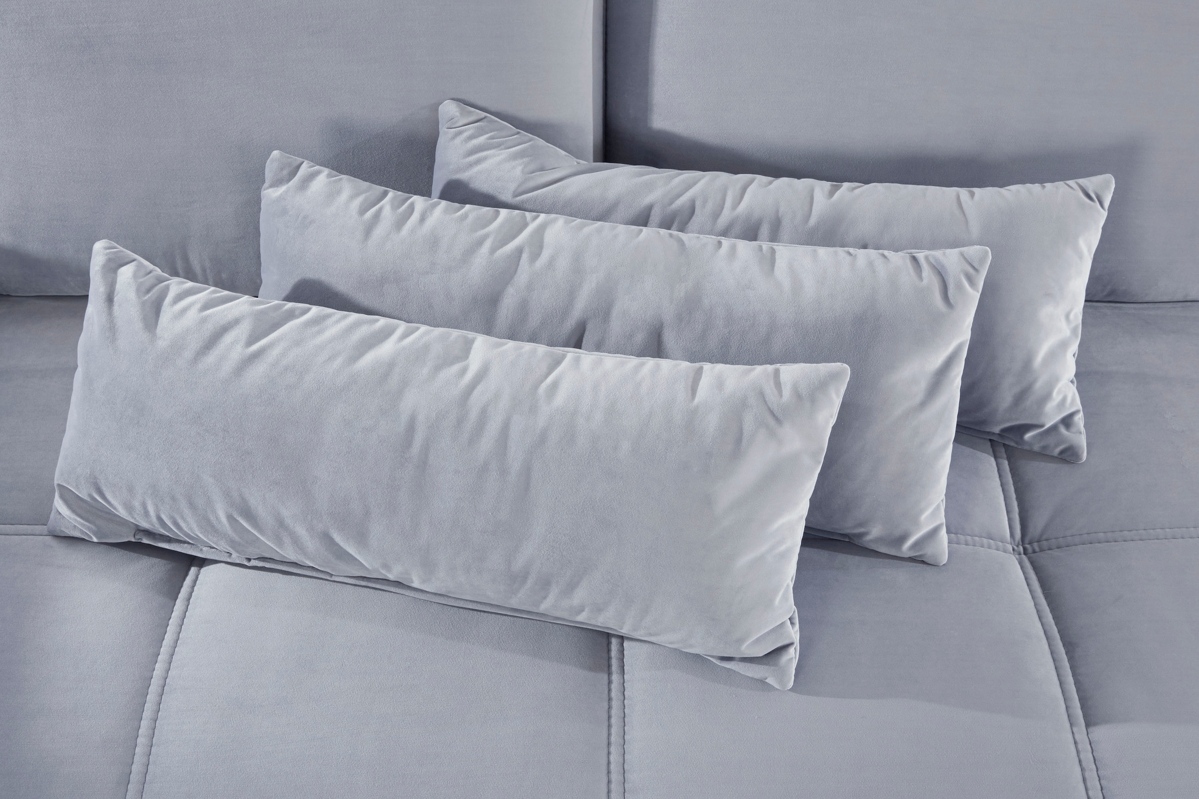 Places of Style Ecksofa Costello, mit Sitztiefenverstellung und Armlehnfunktion, incl. 3 Nierenkissen