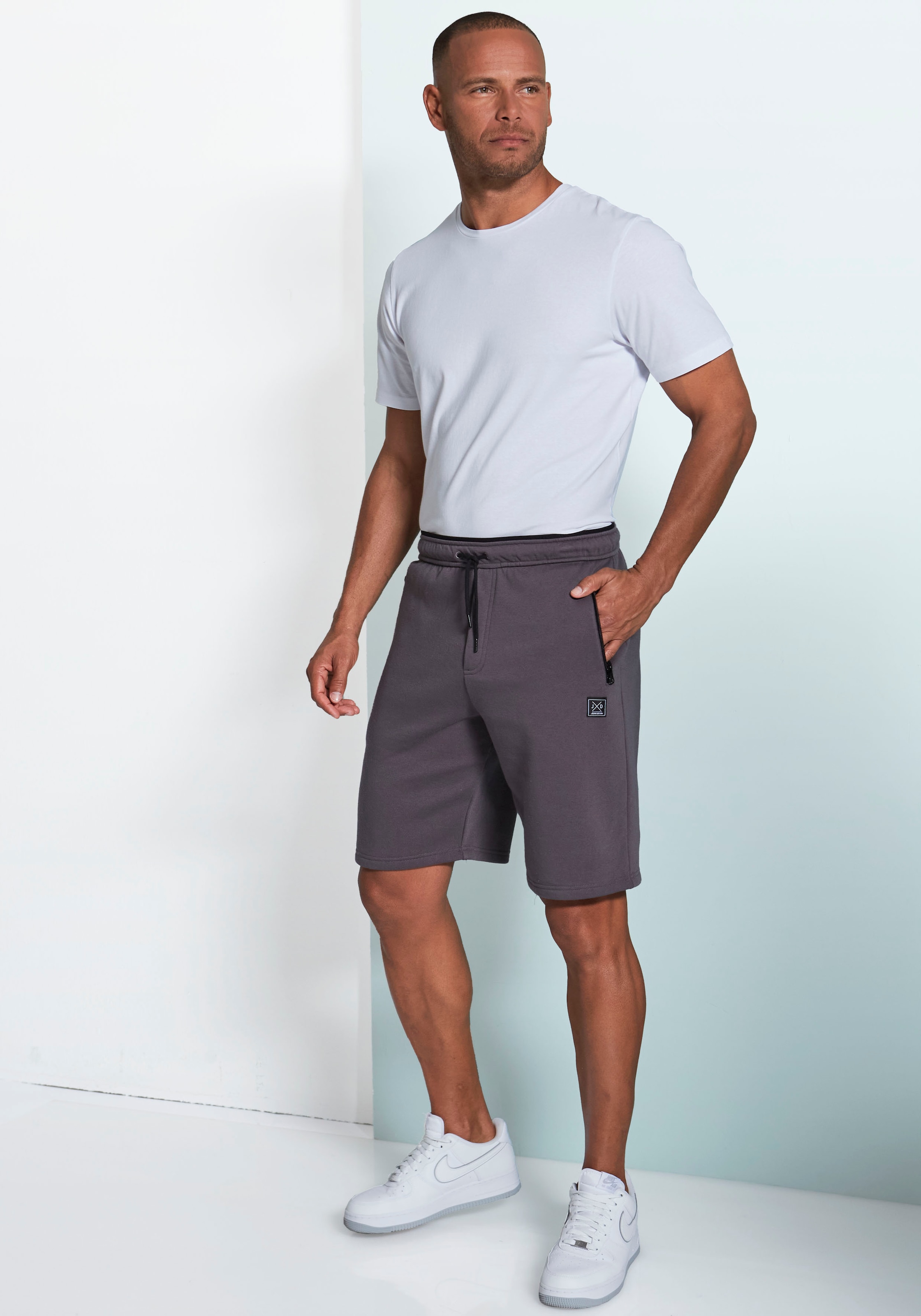 John Devin Sweatshorts, seitliche Taschen mit schwarzem Reißverschluss