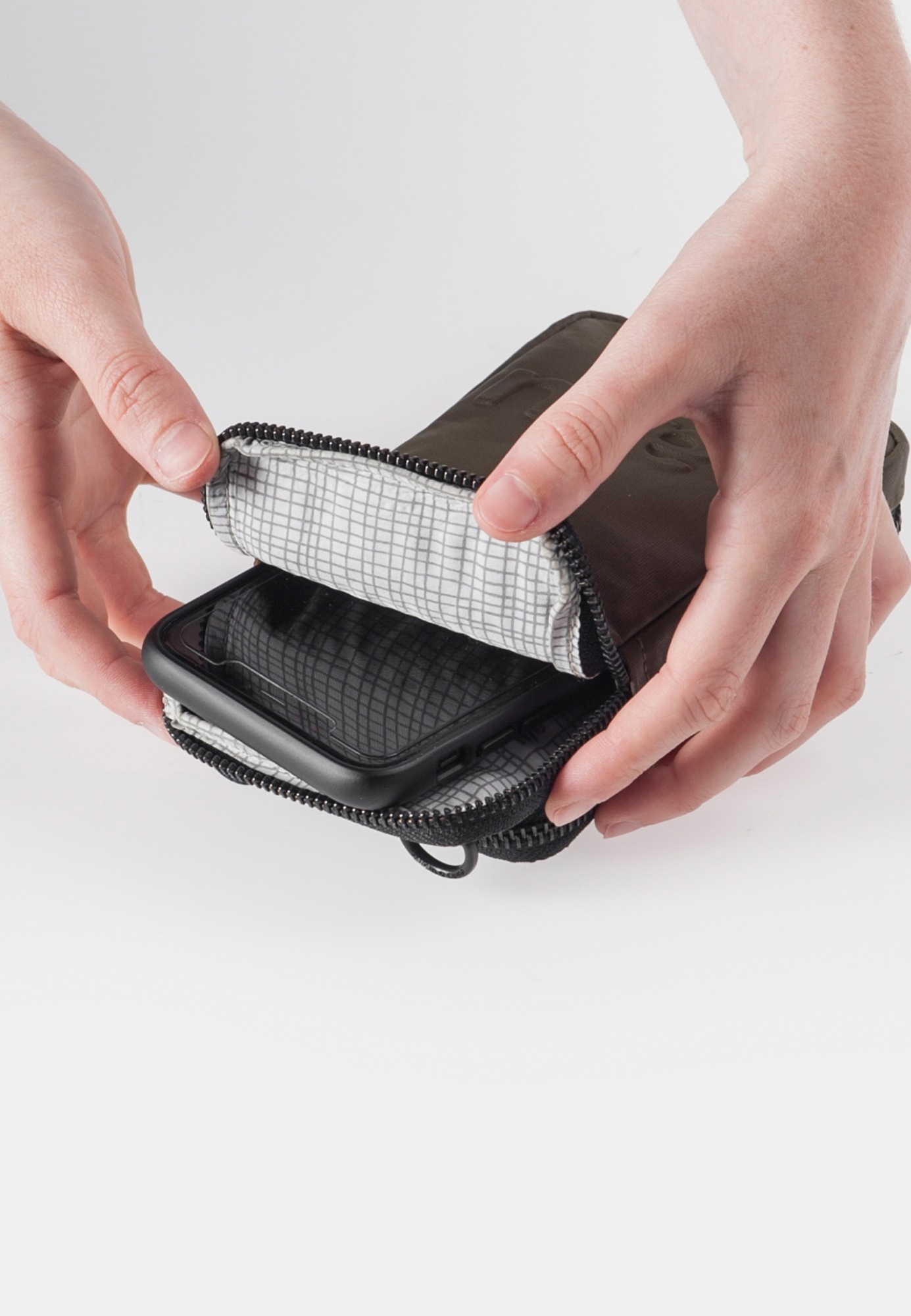 aunts & uncles Handytasche »Phone bag Uji«