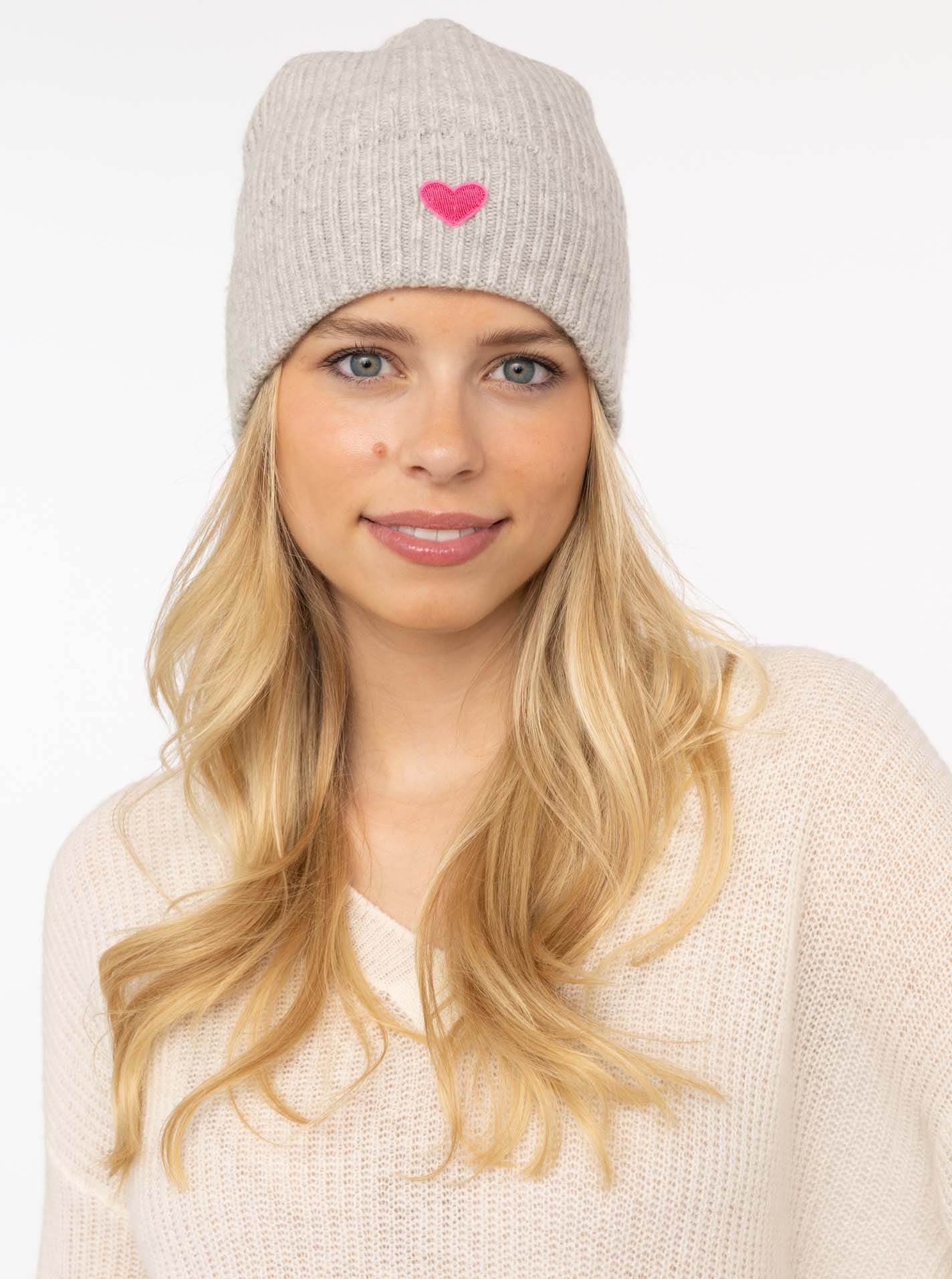 Zwillingsherz Beanie "Beanie with Heart-Patch" Rippstrick, mit breitem Umsc günstig online kaufen