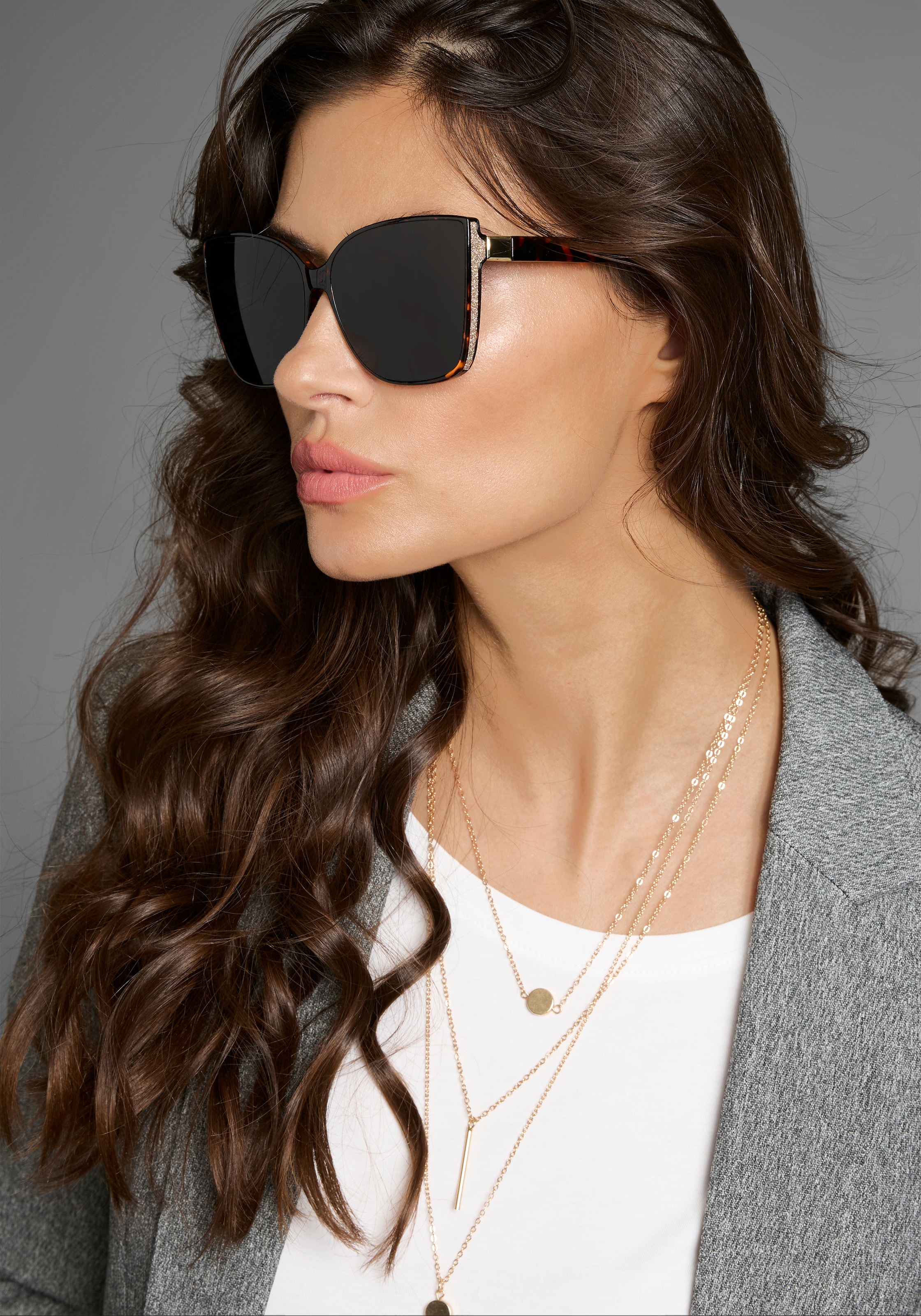 Laura Scott Sonnenbrille, mit glitzernden und goldfarbenden Details - NEW