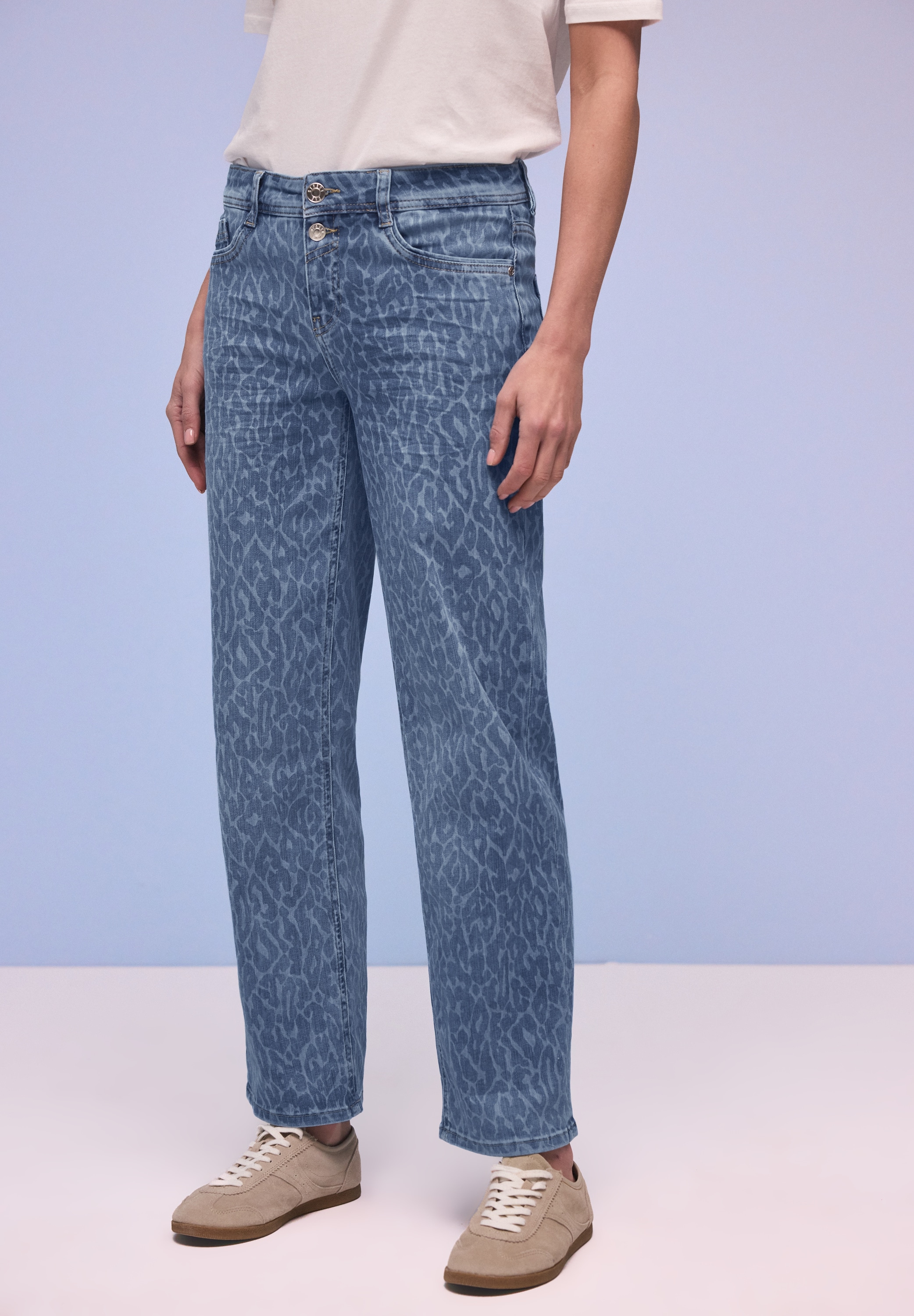 STREET ONE Straight-Jeans "Style Amalia Straight Leg" mit einem gelaserten Leo?Muster