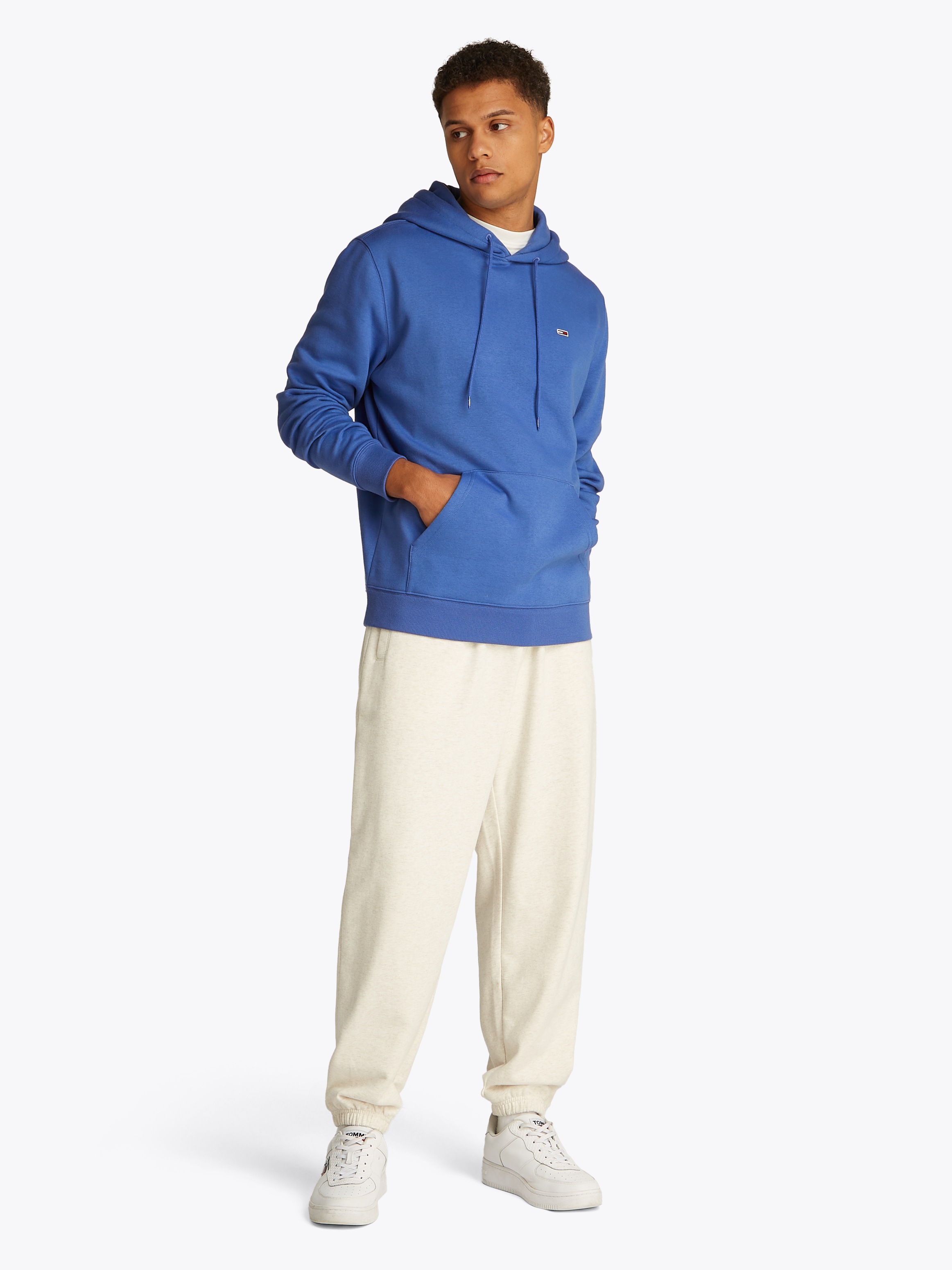 Tommy Jeans Sweatshirt »TJM REG S FLAG HOODIE«, mit bestickten Markenlogo auf Brusthöhe
