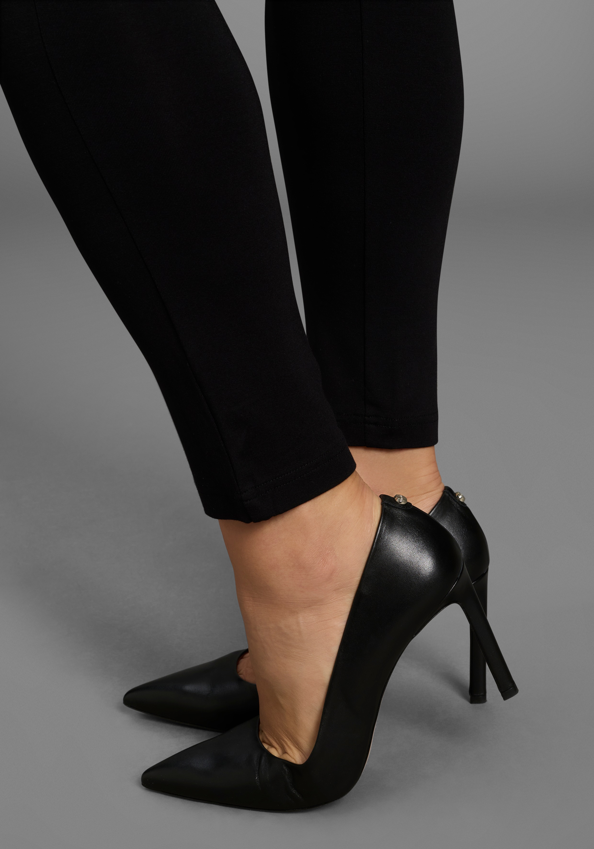 Thumbnail - Laura Scott CURVE Leggings aus elastischem Jersey mit Gummizugbund - GROSSE GRÖSSEN