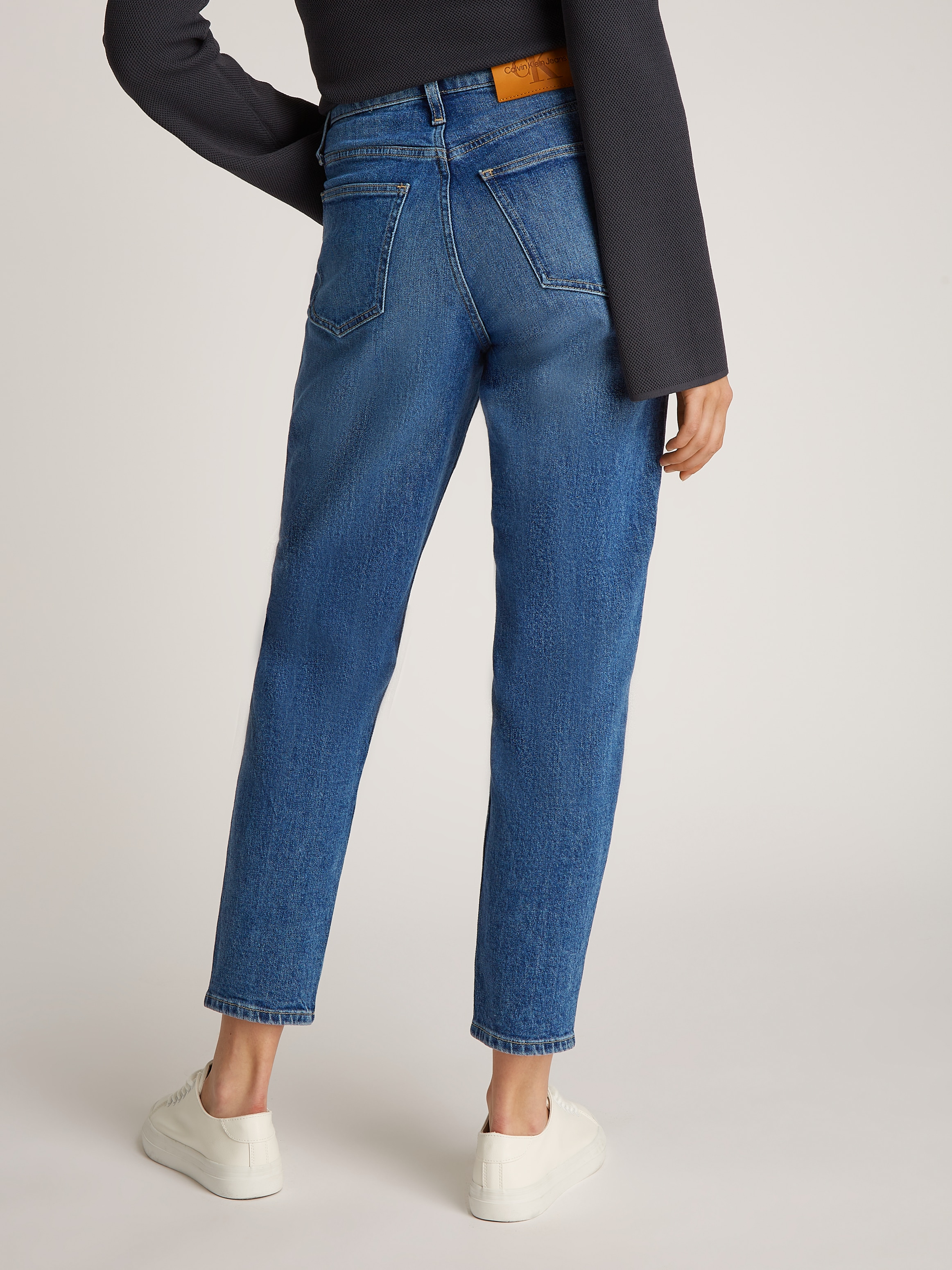 Calvin Klein Jeans Mom-Jeans »MOM JEAN«, mit Coinpocket, Logodruck