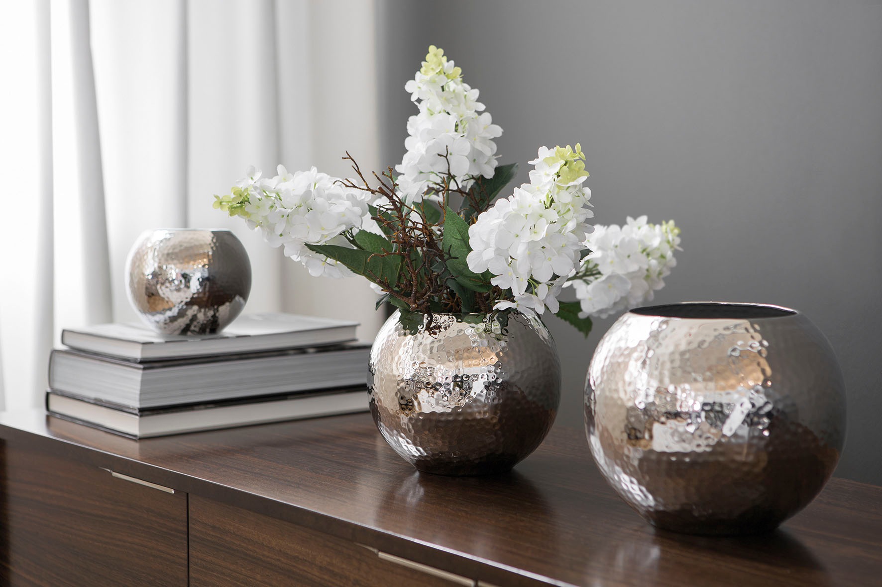 Fink Dekovase "MOON", (1 St.), Kugelvase, Tischvase aus Metall, mit gehämme günstig online kaufen