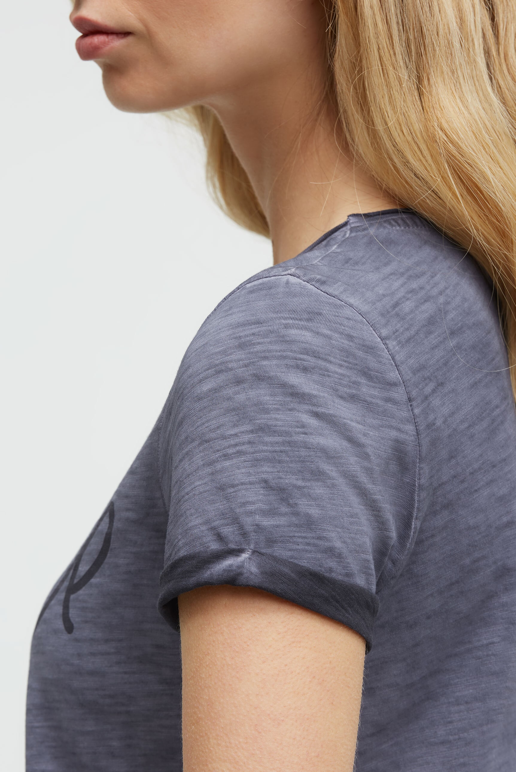 SOCCX Rundhalsshirt mit fixierten Turn-Up-Ärmeln