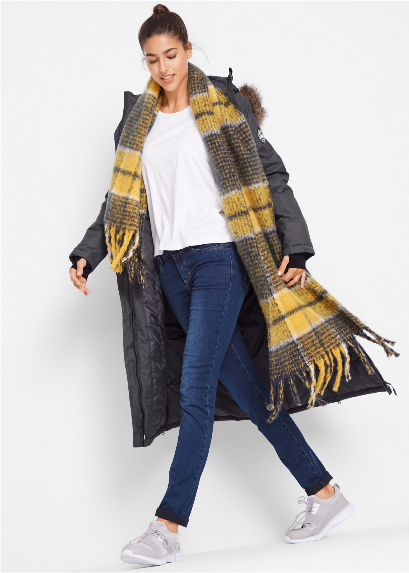 bonprix Wintermantel mit abnehmbarer Kapuze + Fellimitat, Daumenlöcher, Handy-Innentasche