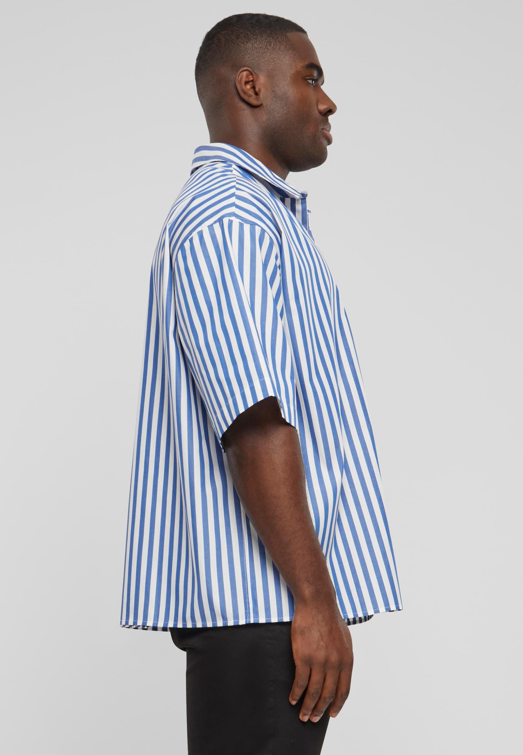 URBAN CLASSICS Langarmhemd »Urban Classics Herren Striped Short Sleeve Summer Shirt«, (1 tlg.)