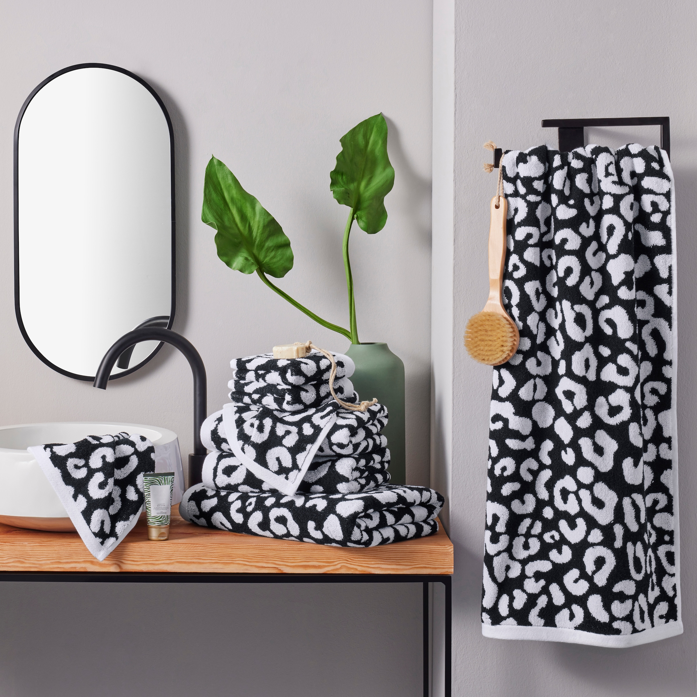 OTTO home Handtuch Set »Regona Leo, 8 tlg. Set, Premium Handtücher, 100% Baumwolle, 550 gr/m²« 8 Frottier Animal Print, Duschtücher, Handtücher, Gästetücher, Seiftücher