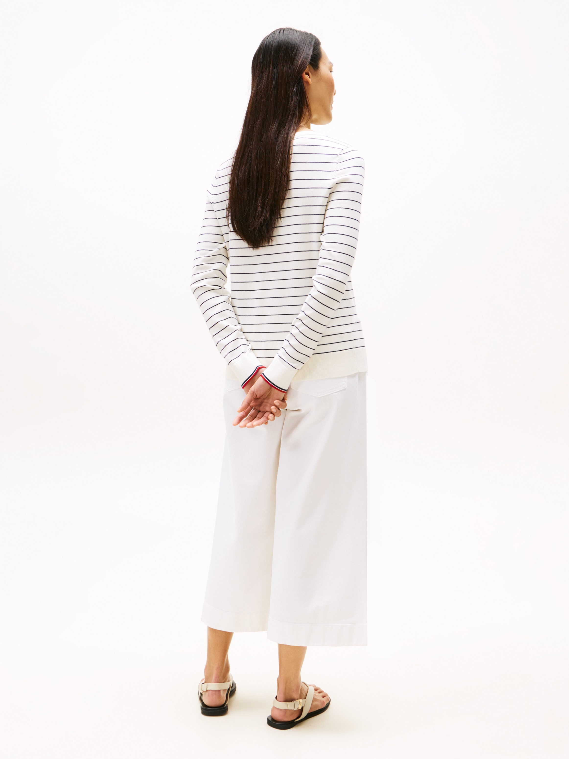 Tommy Hilfiger Strickpullover »CO JERSEY STITCH BOAT-NK SWEATER«, mit Tommy Hilfiger Logo-Flag am Ärmel