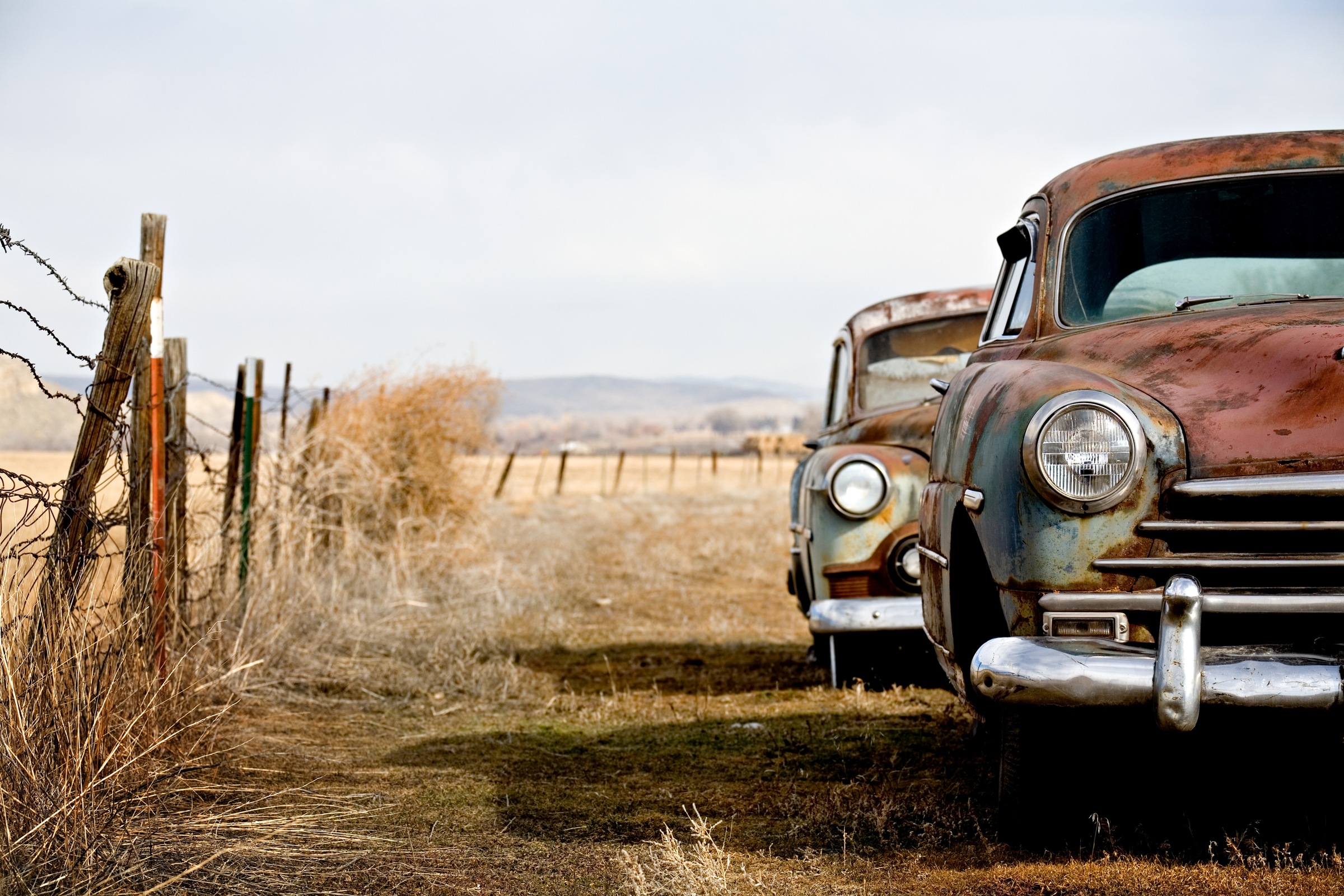 Papermoon Fototapetas »Vintage Rusting Cars«