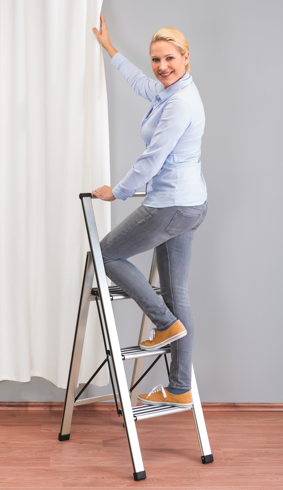 WENKO Trittleiter »Modell Alu-Design«, Klapptritt Leiter, rutschsichere XXL-Stufen, klappbar, bis 150 kg