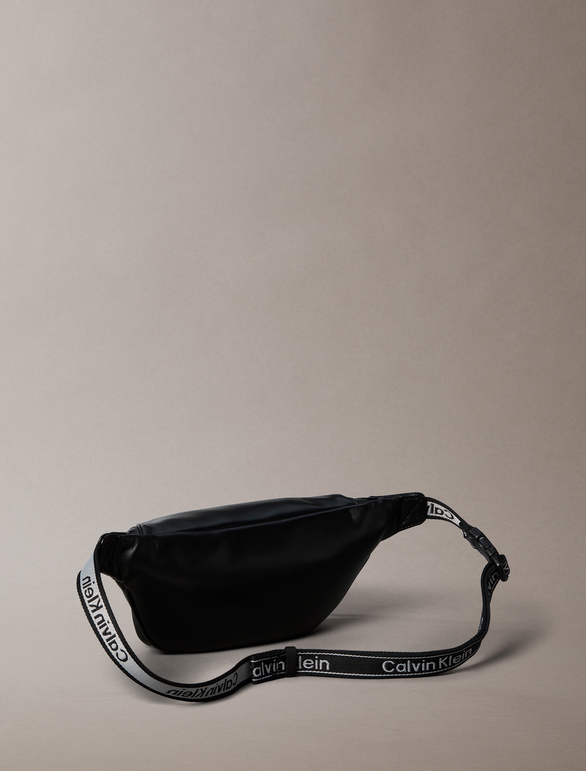 Calvin Klein Gürteltasche »BOLD LOGO WEBBING WAISTBAG« Bauchtasche, Body Bag, kleine Cross Body Bag mit Außenfach
