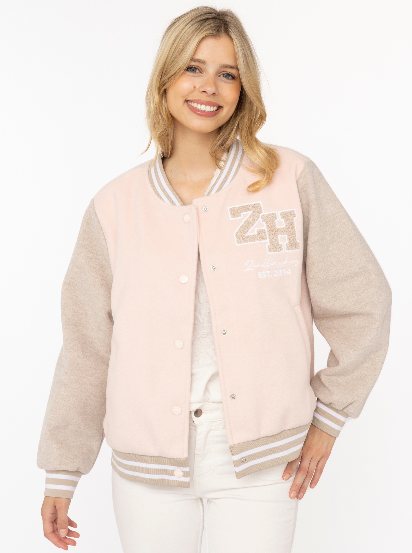 Zwillingsherz Bomberjacke "„College Uni“" abgesetzte Ärmel, gestreifte Bündchen, Eingriffstaschen, Aufnäher