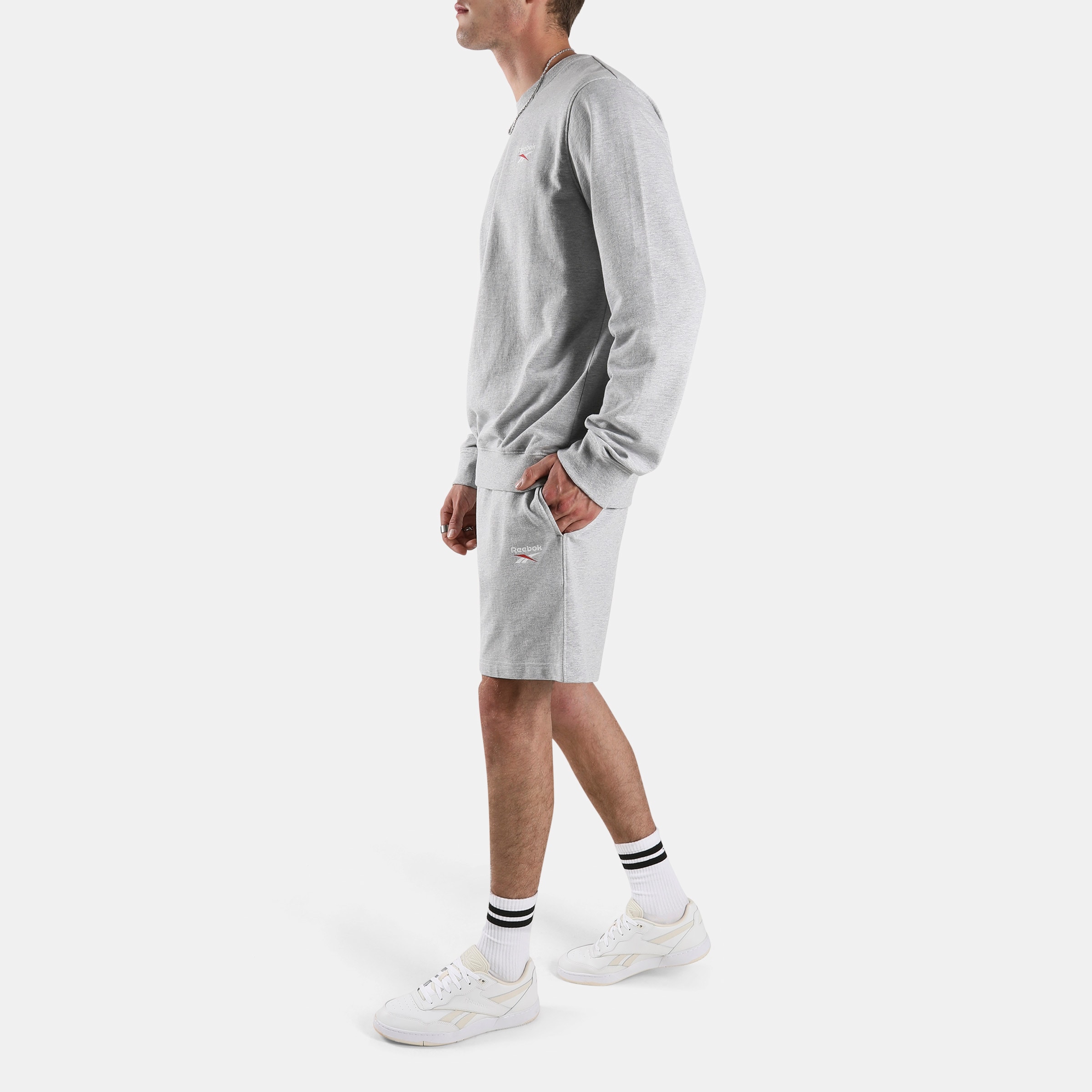 Reebok Sweatshorts »ID SMALL LOGO SHORTS«  Sweatshorts für Sommermode und Frühlingsmode, in den Größen S bis XXL