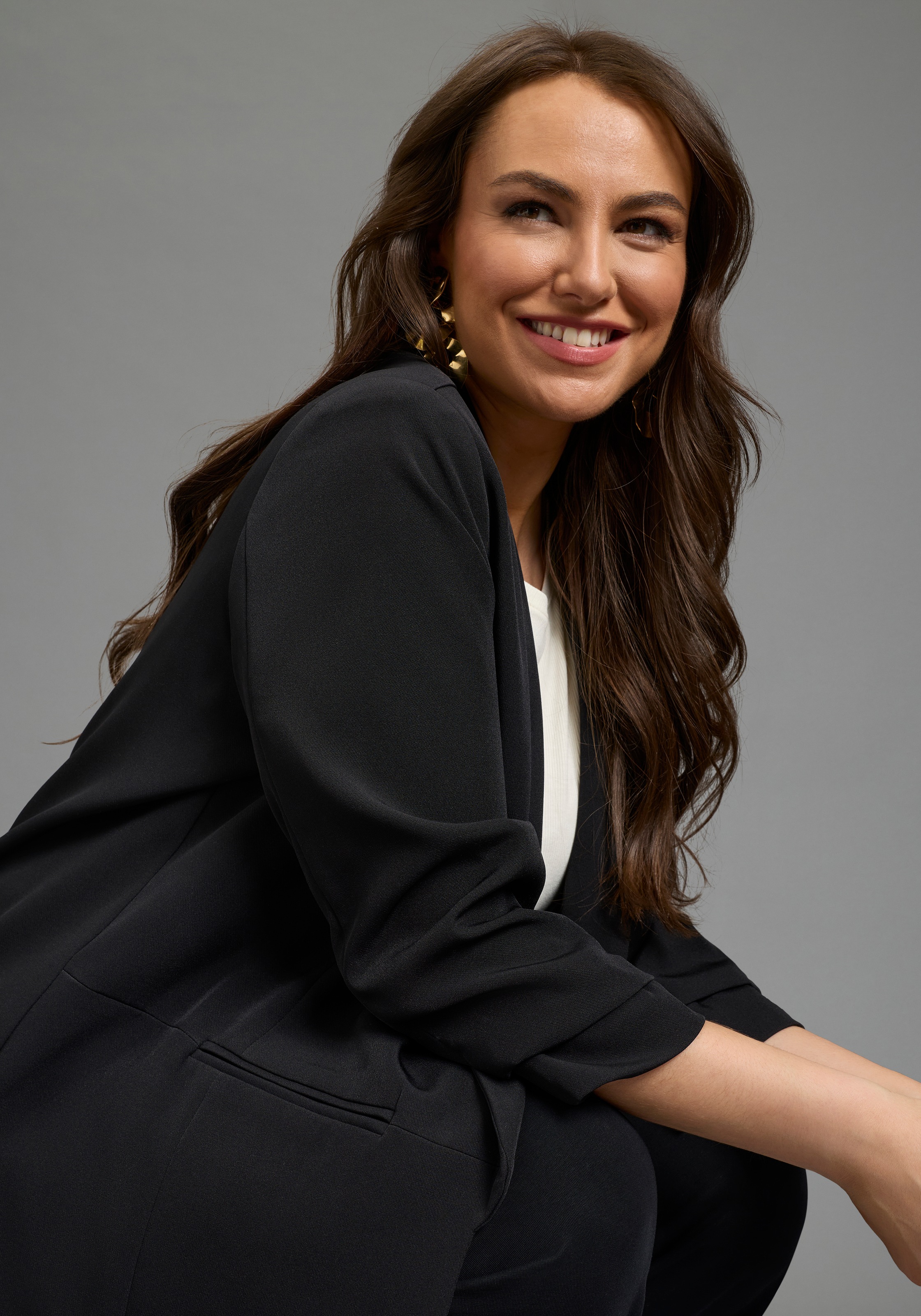 Thumbnail - Laura Scott CURVE Longblazer feminin geschnittener Blazer, figurumspielende Passform