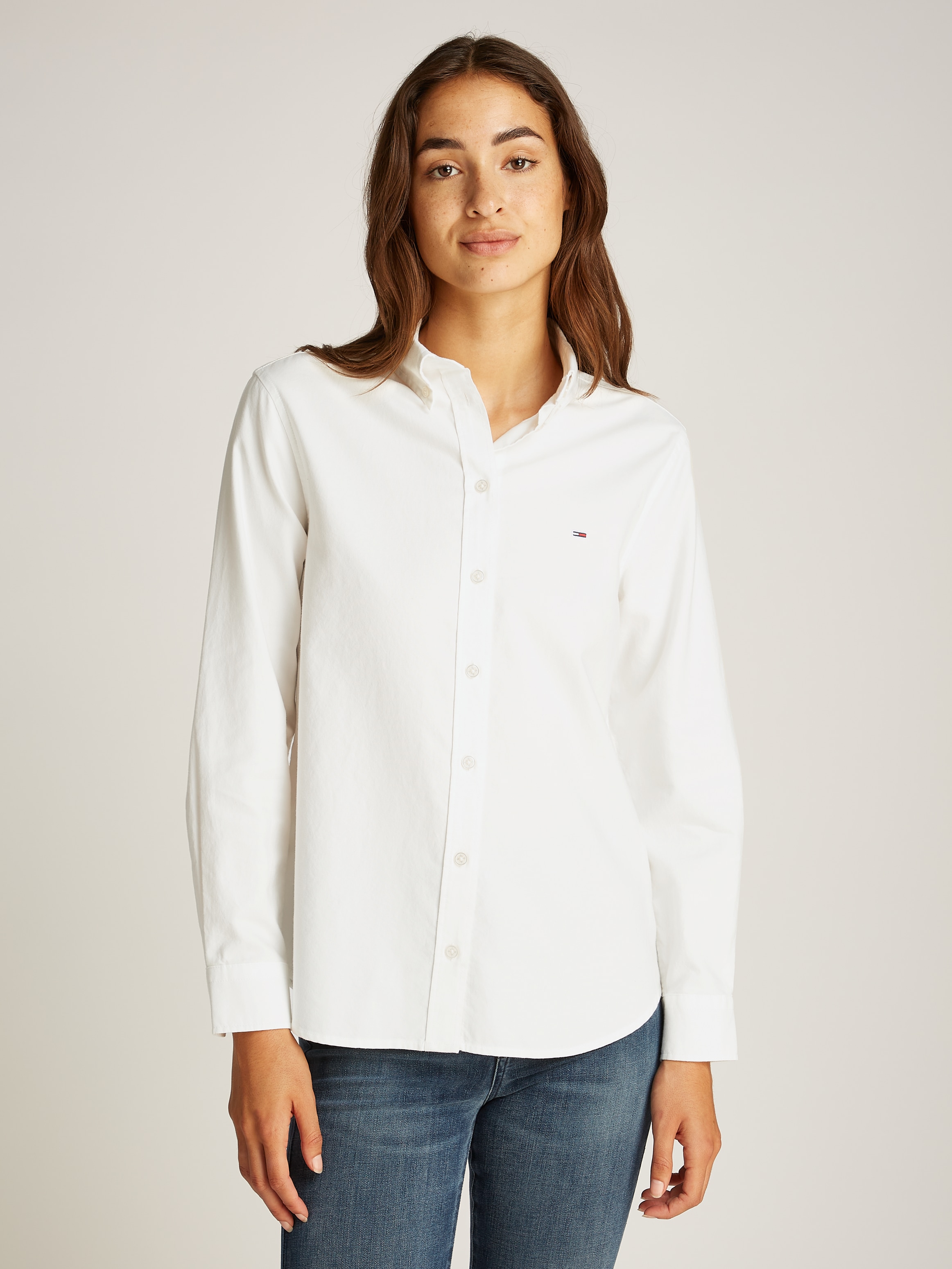 Tommy Jeans Hemdbluse »TJW REG OXFORD SHIRT«, mit Logostickerei