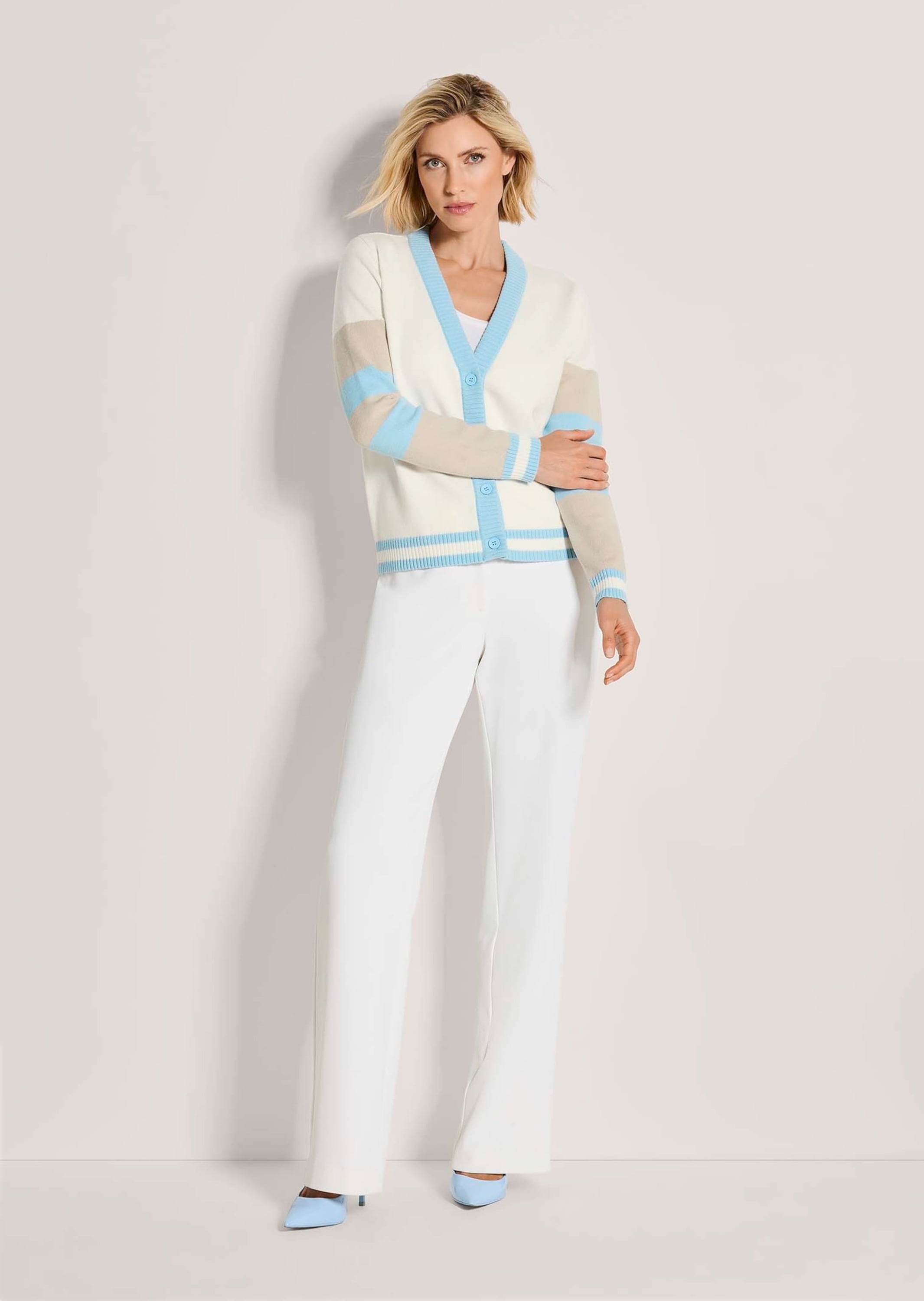 MADELEINE Strickjacke »Strickjacke Leichter Cardigan, V-Ausschnitt, Streifenmuster« Farblich abgesetzte Knopfleiste