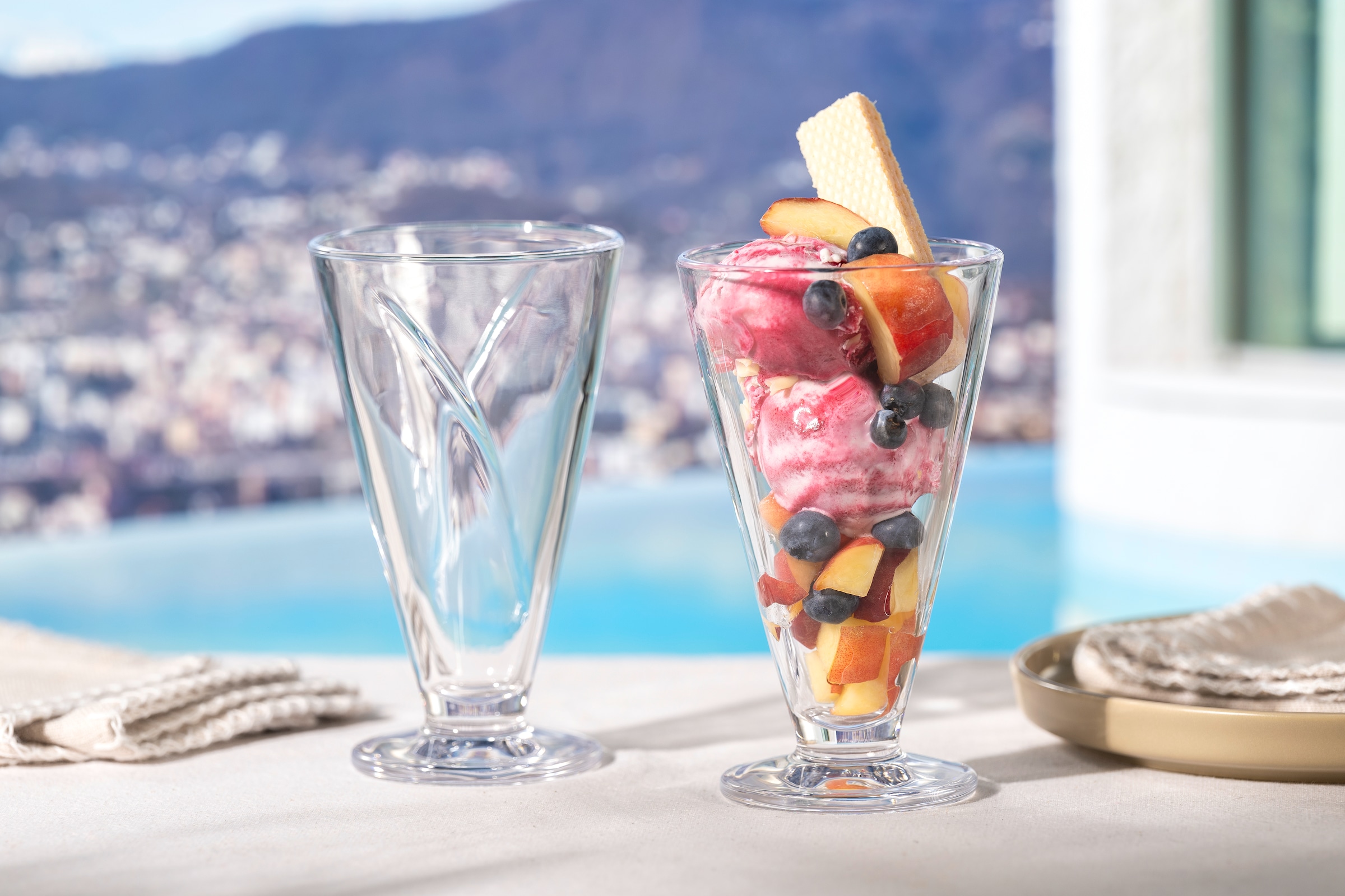 LEONARDO Eisschale »CONO, Eisbecher aus Glas, 360 ml, 4er-Set«, 4 tlg., aus Glas, spülmaschinengeeignet