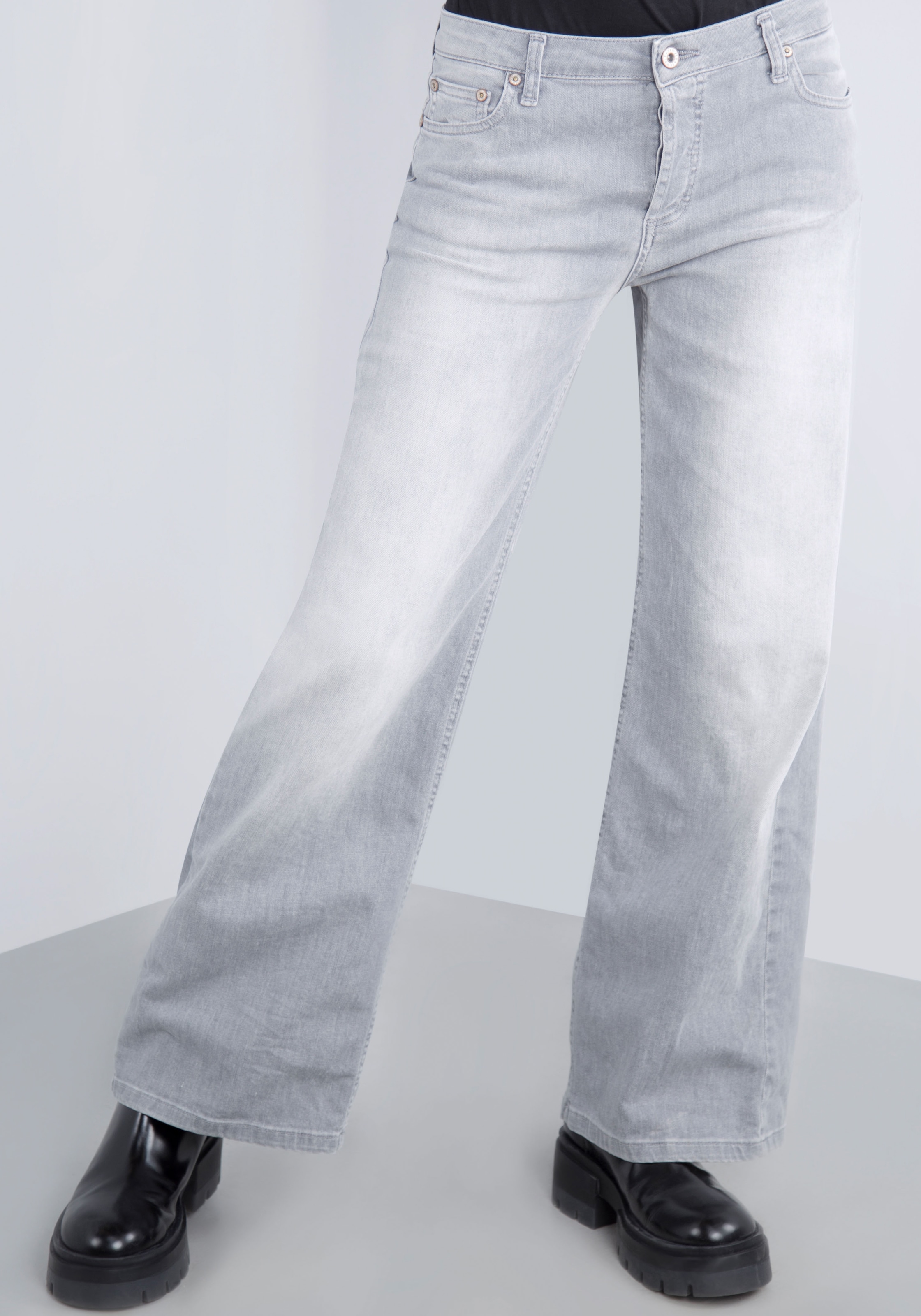 5-Pocket-Jeans, mit weitem Bein und Fade-Out Effekten