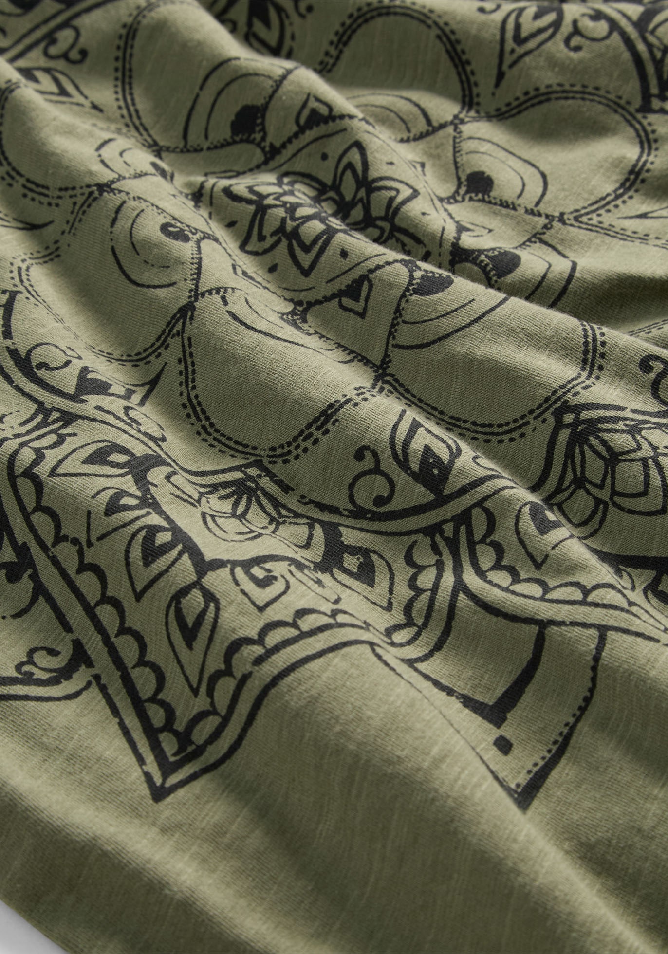 bonprix T-Shirt gerade Passform, Kurzarm, mit dekorativem Druck, aus Baumwolle
