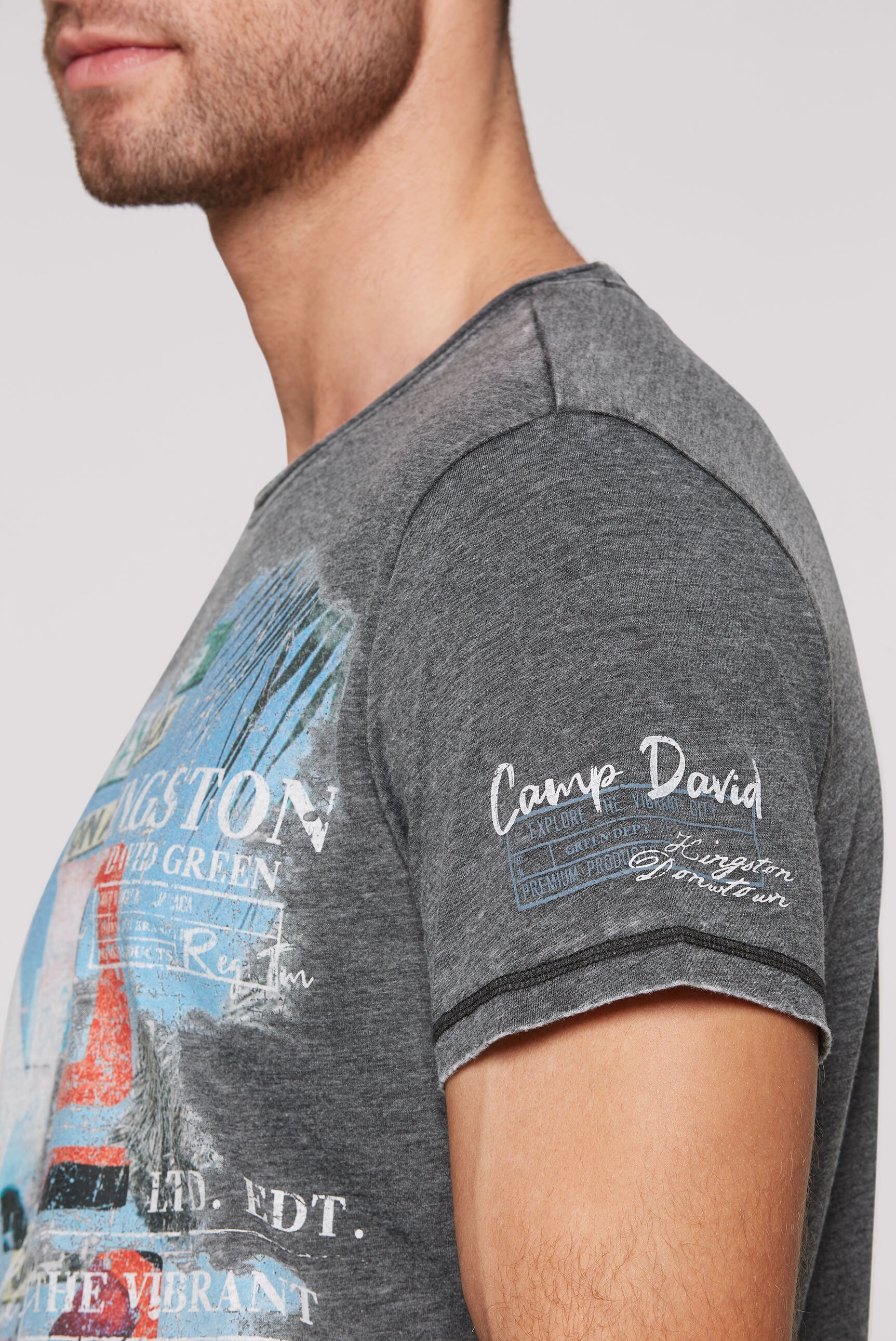 CAMP DAVID Rundhalsshirt, mit offener Kante am Ausschnitt