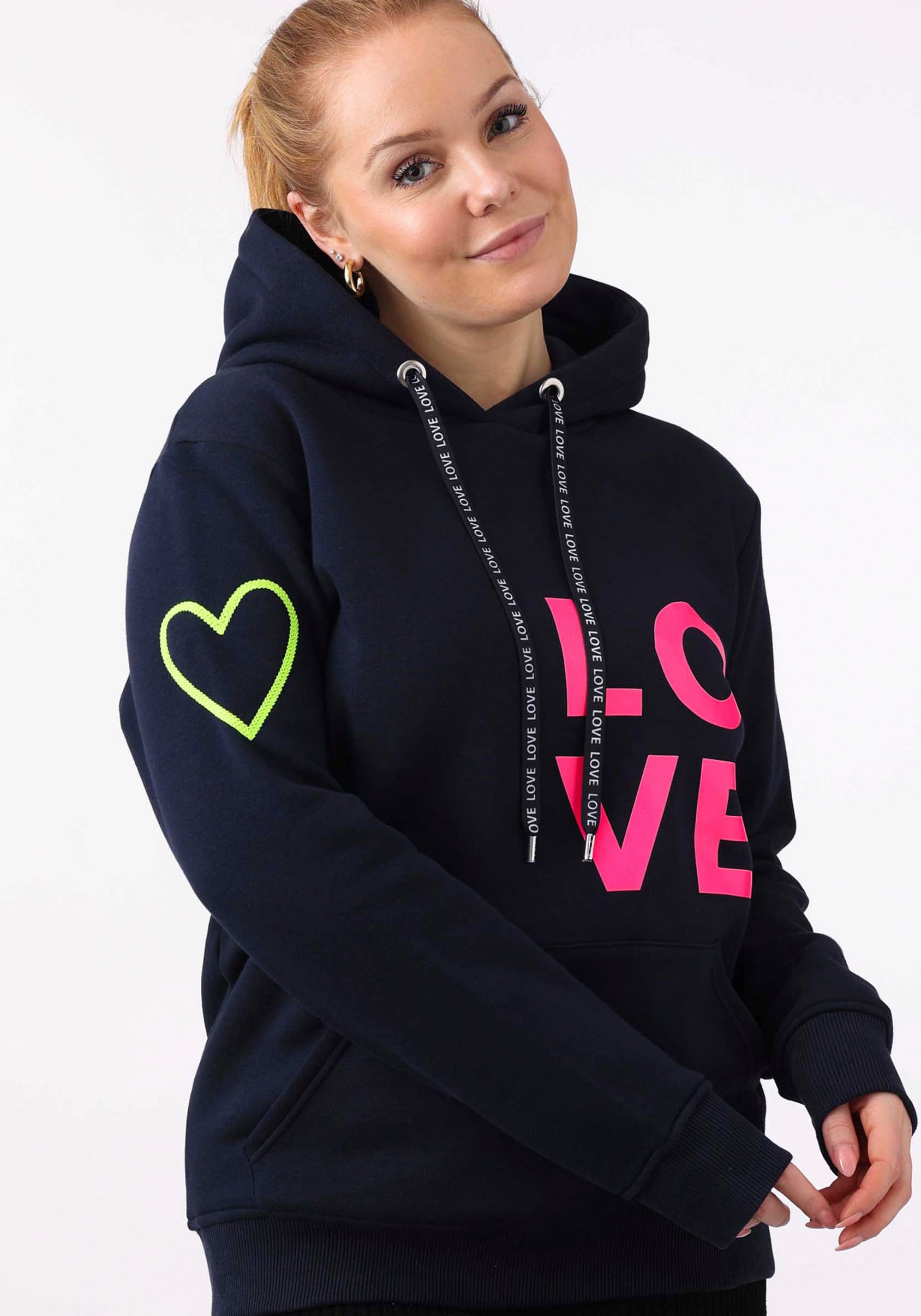 Zwillingsherz Kapuzensweatshirt, mit gesticktem Neon Herz am Ärmel und "Lov günstig online kaufen