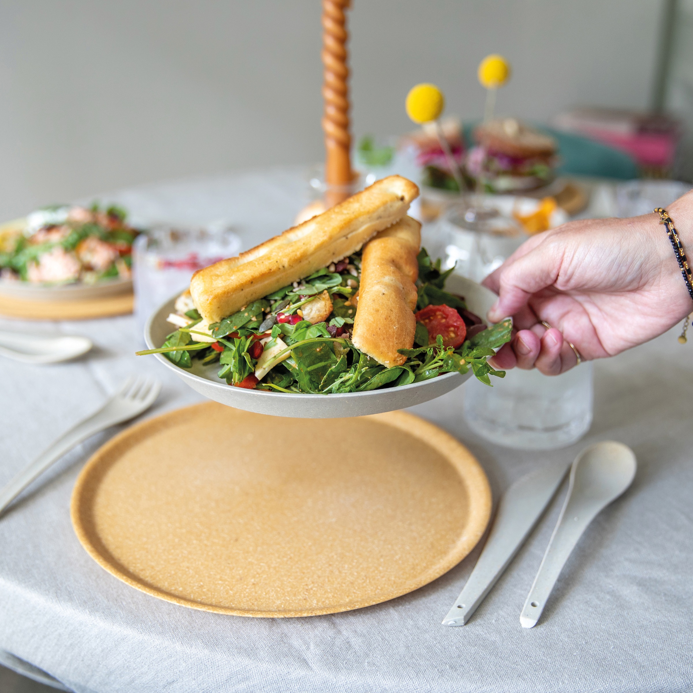 KOZIOL Speiseteller "CONNECT PLATE Ø 20,5 cm, aus biozirkulärem Material" Teller Set, Spülmaschinengeeignet und melaminfrei, Made in Germany