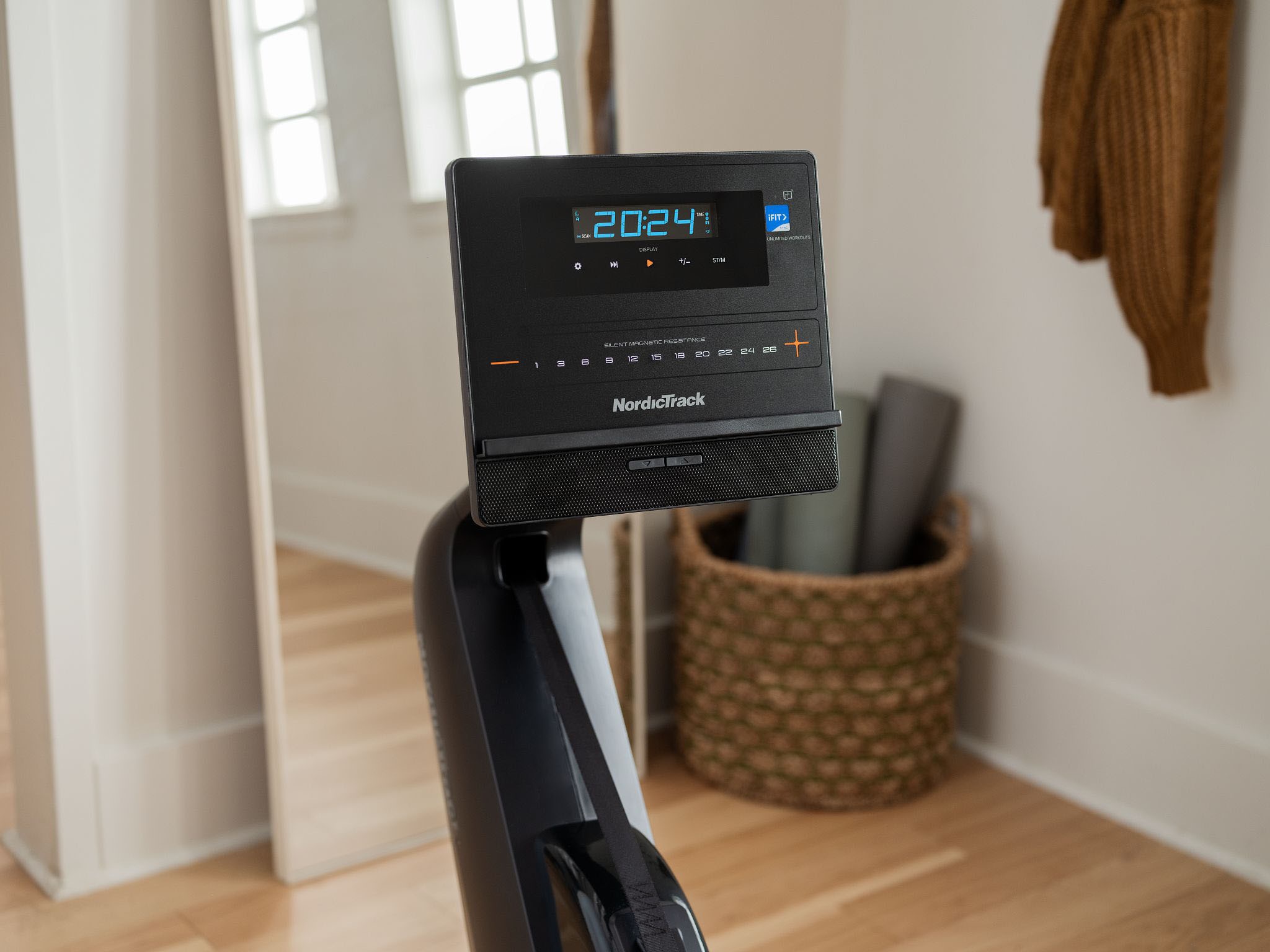 NordicTrack Rudergerät »NordicTrack RW300«, (Rower mit 5'' Display und Tabletfach), Rudermaschine, 26 Widerstandsstufen, Magnetbremssystem