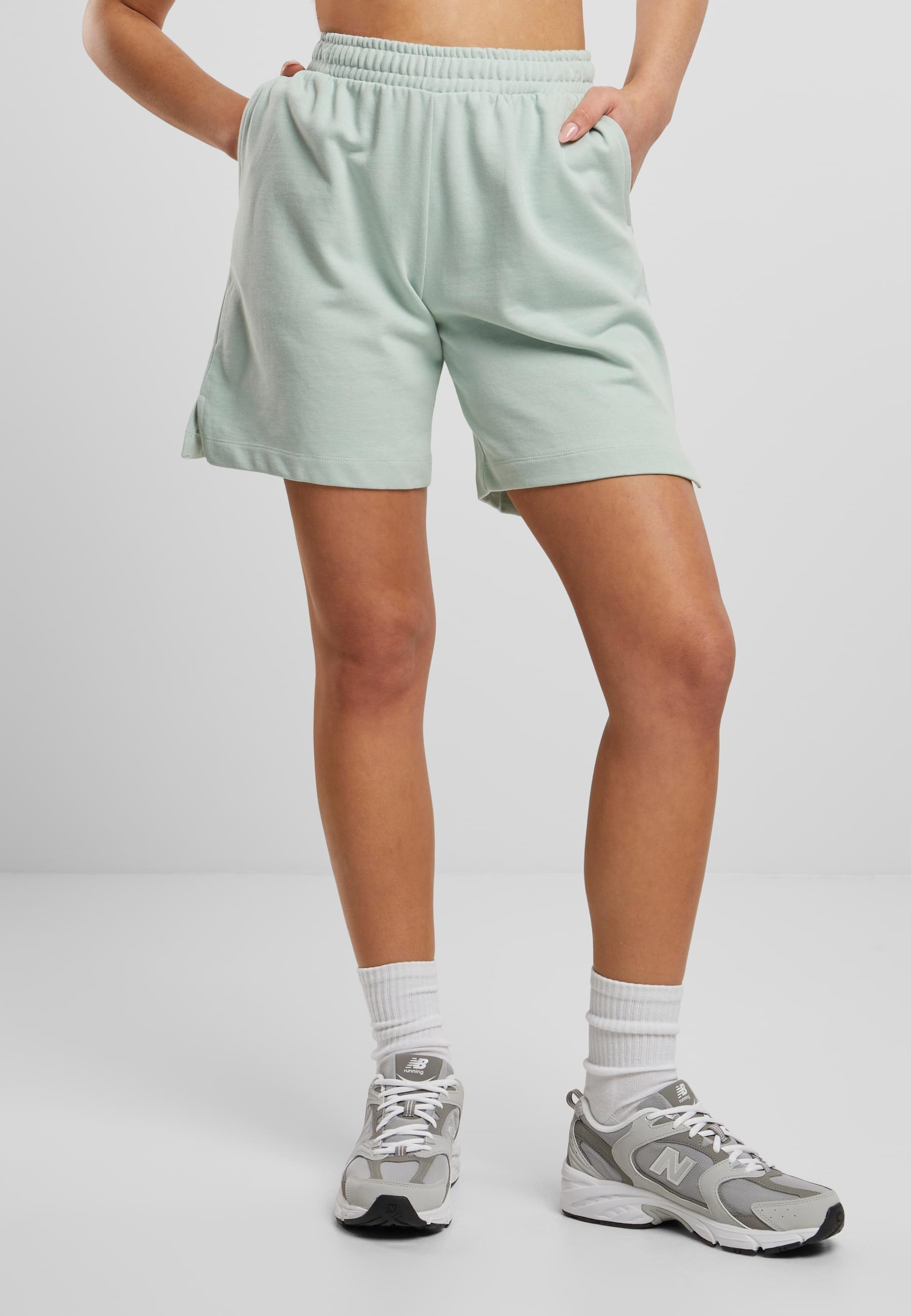 URBAN CLASSICS Sweatshorts »Urban Classics Damen Ladies Organic Terry Bermuda Pants«, (1 tlg.)