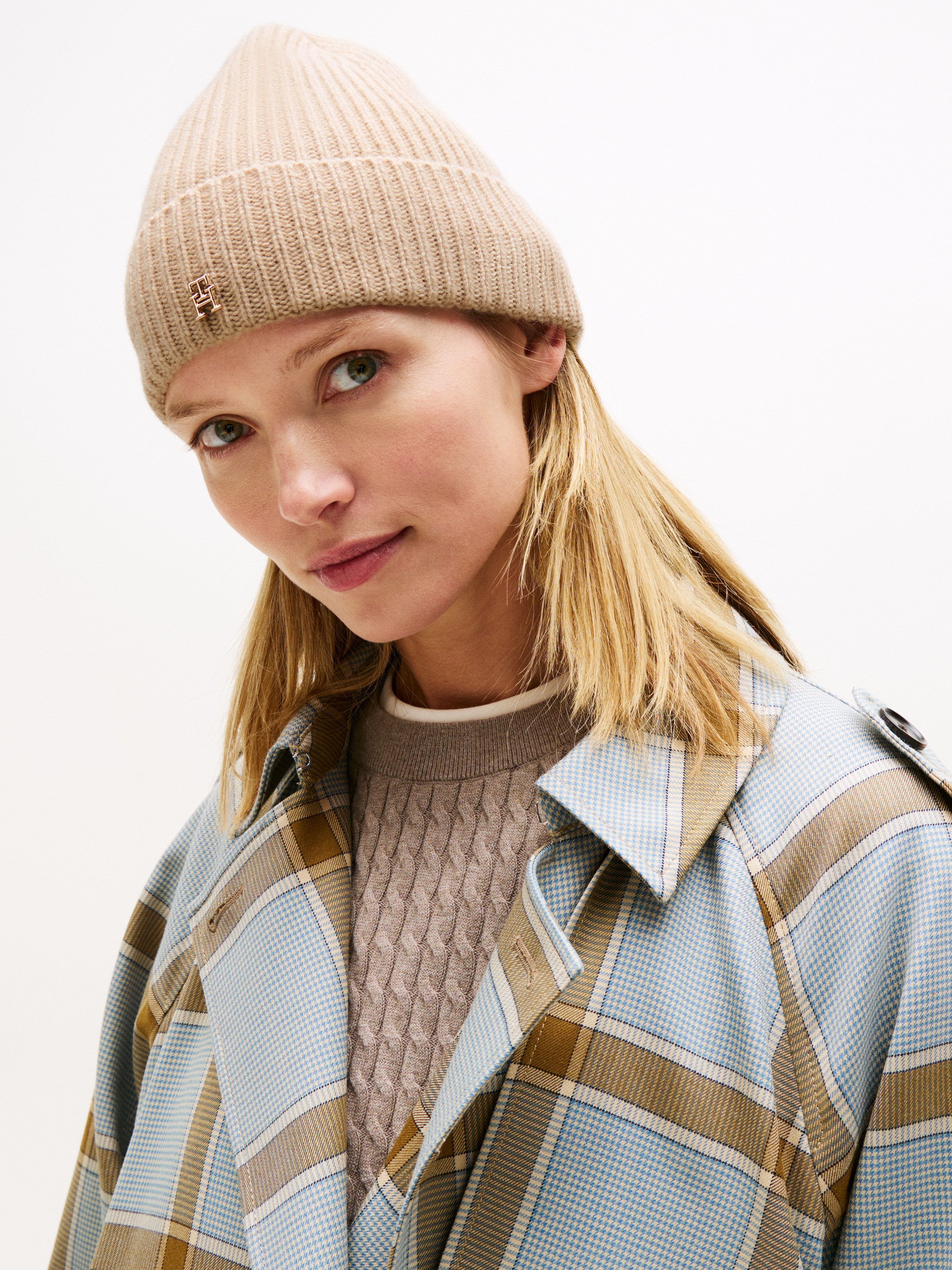 Thumbnail - Tommy Hilfiger Beanie "TH CASHMERE" aus Rippstrick, Umschlag