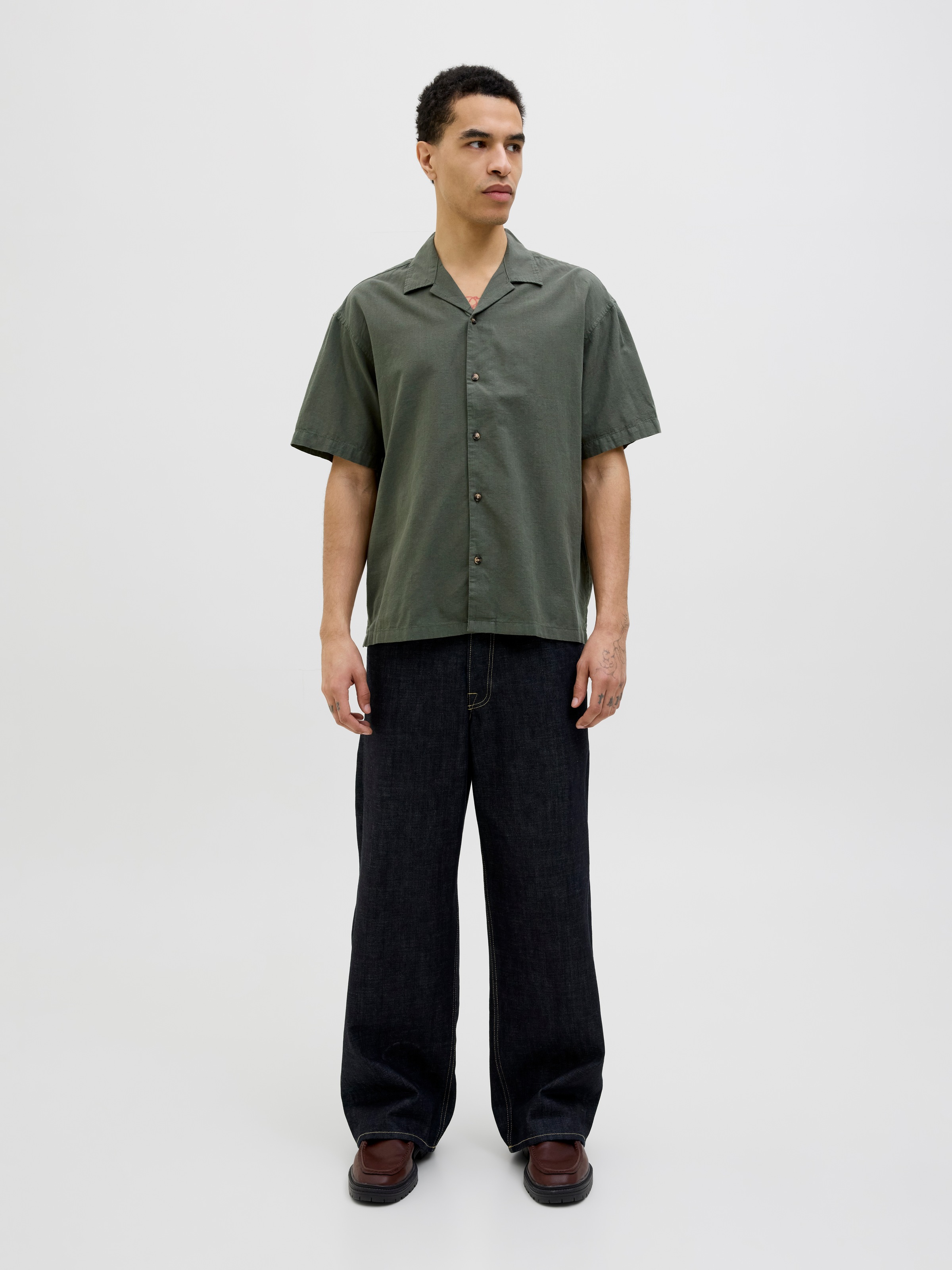 Jack & Jones Kurzarmhemd »JJESUMMER RESORT SHIRT SS SN«, mit Resort Kragen