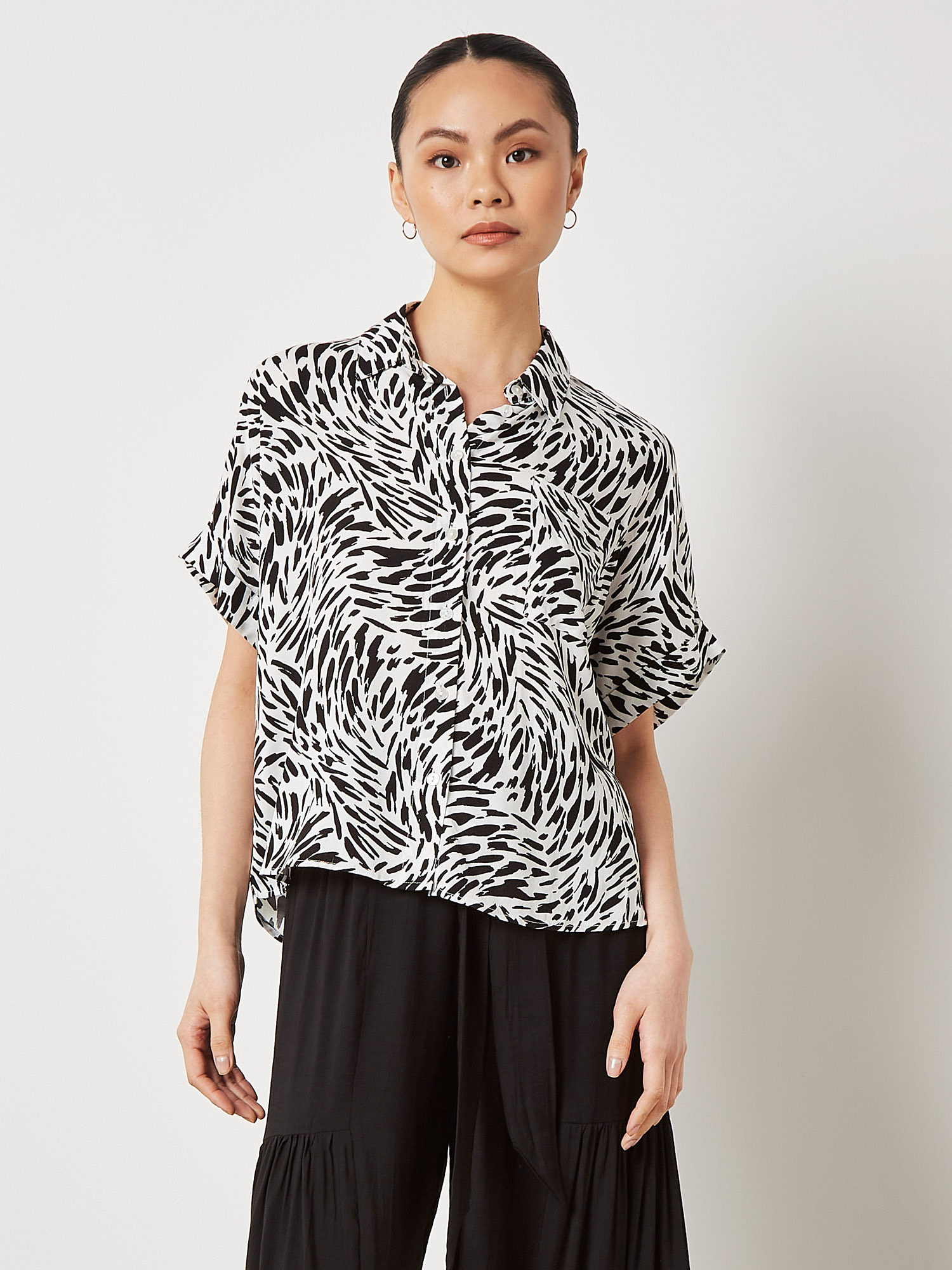 Apricot Klassische Bluse "Printed Turn Up Sleeve Shirt" 1 mit aufgesetzter Tasche