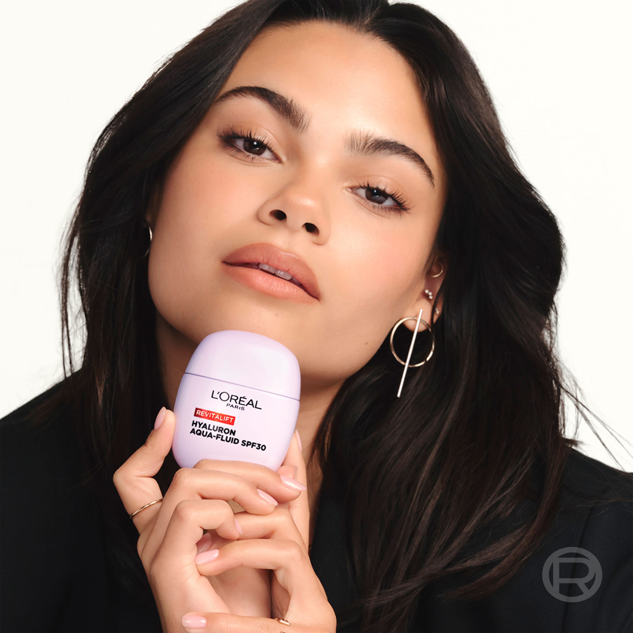 L'ORÉAL PARIS Gesichtsfluid »REVITALIFT FILLER AUFPOLSTERNDES HYALURON AQUA-FLUID LSF 30« verfeinert das Hautbild