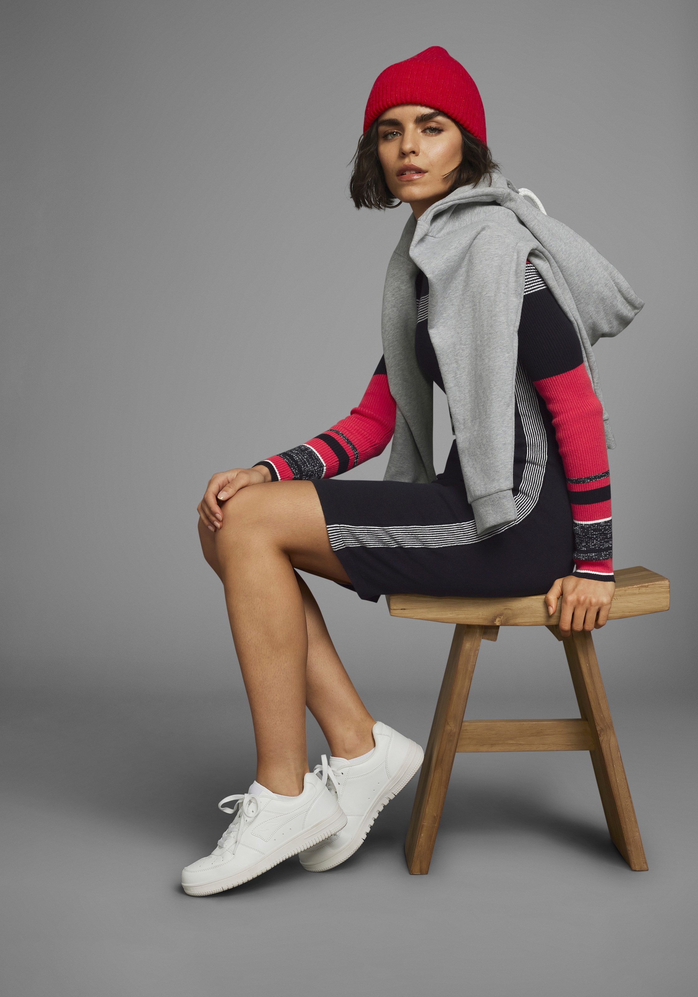 KangaROOS Strickkleid, figurbetont, lang, sportiver Look, aus Baumwollmix, günstig online kaufen