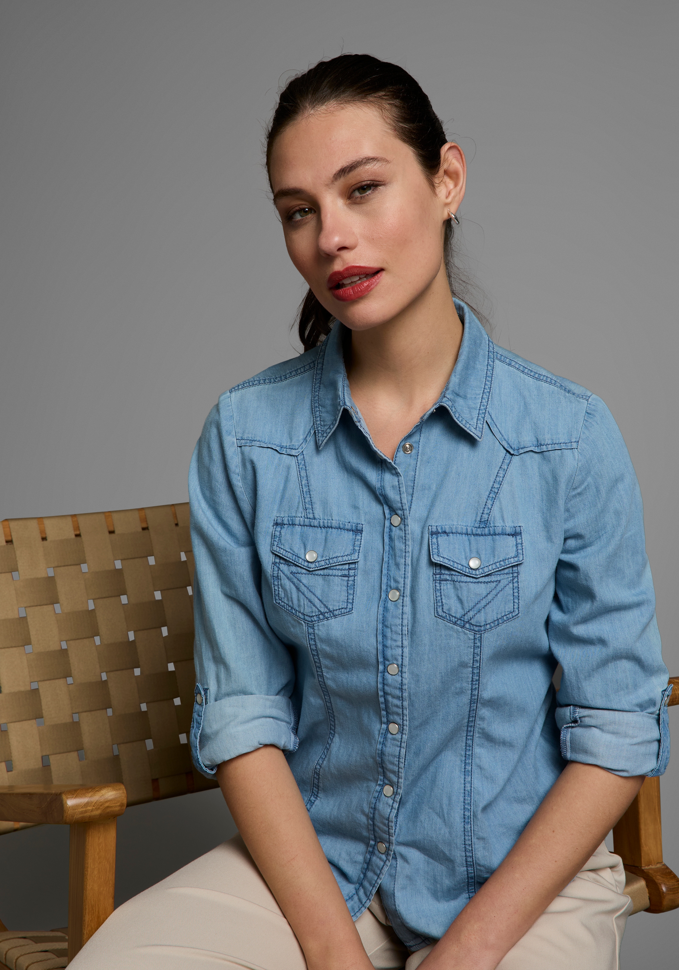 Arizona Jeansbluse "mit Druckknöpfen in Perlmuttoptik", und Krempelärmeln günstig online kaufen