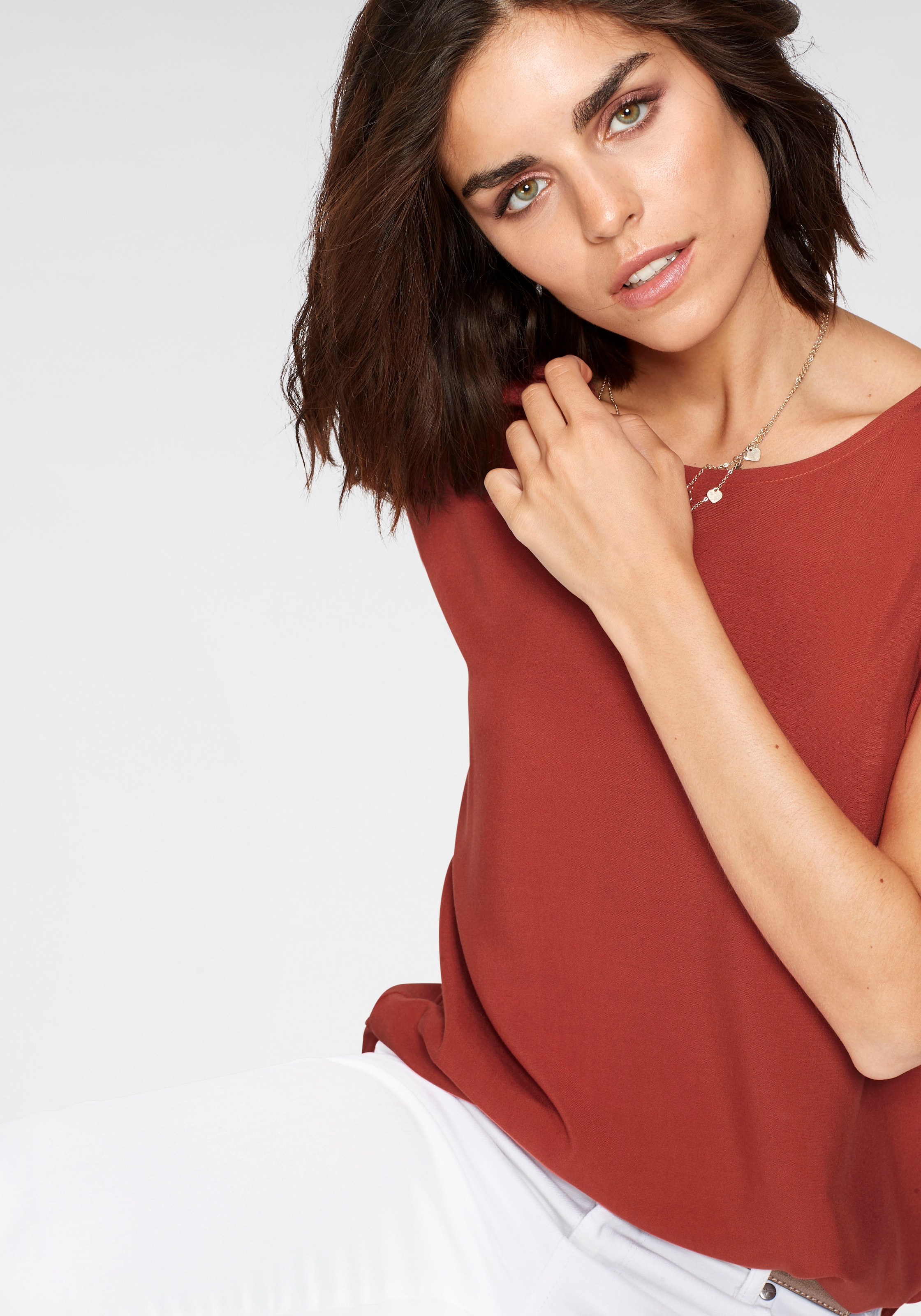 BAUR Shirtbluse, abgerundetem online | mit kaufen Tamaris Saum