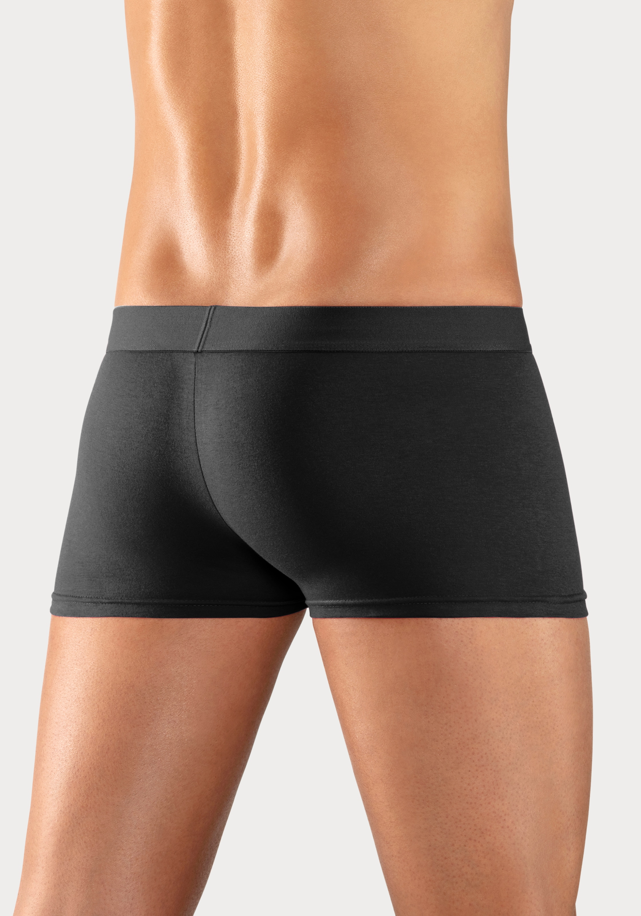 H.I.S Hipster, (Packung, 5 St.), knapp sitzende Boxershorts am Webbund mit Logoschriftzug mit 3D Effekt