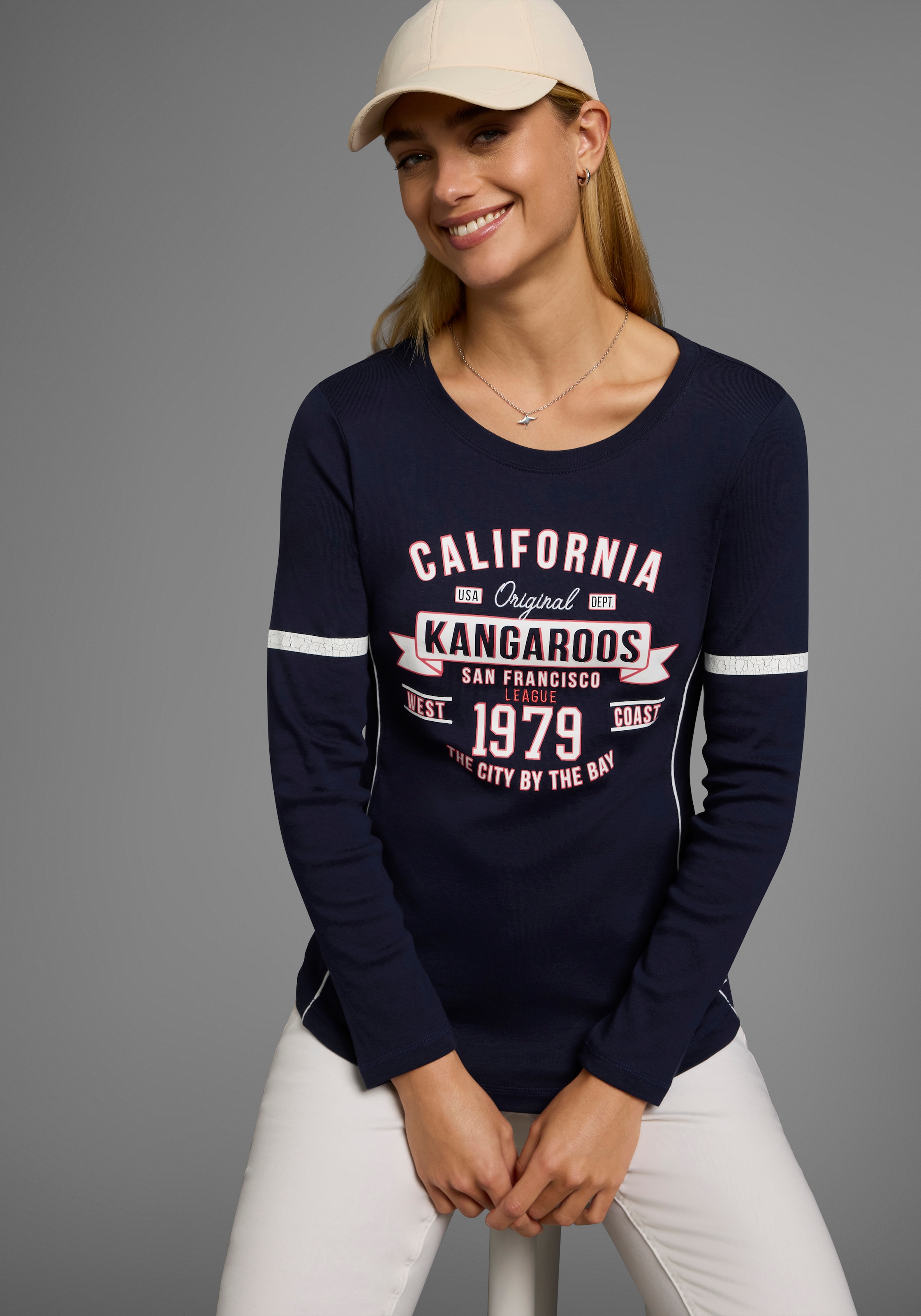 KangaROOS Langarmshirt, Langarm, sehr figurbetont, bedruckt und mit Stickerei