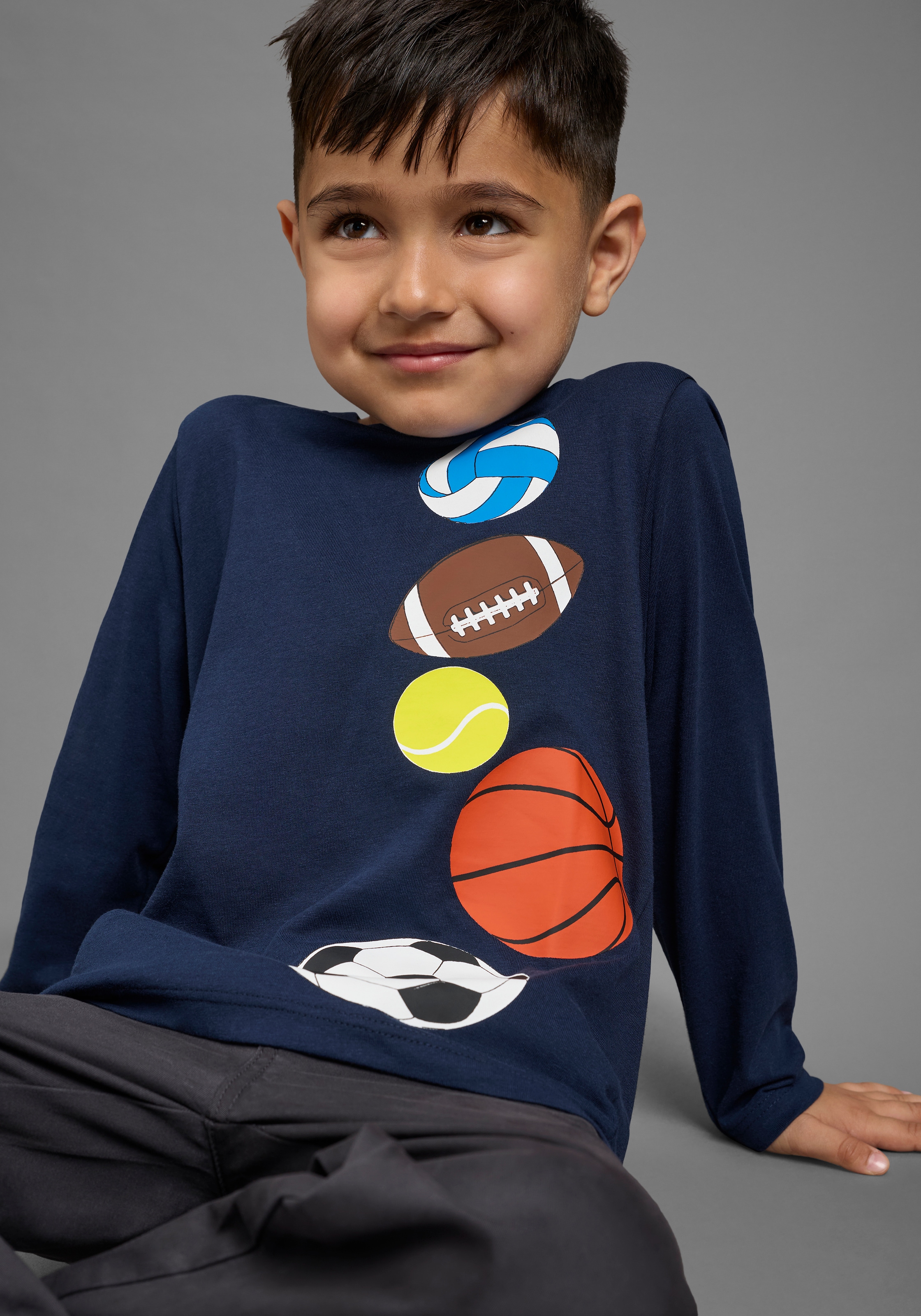KIDSWORLD Langarmshirt »Shirt mit tollem Bälle Druck« Shirt mit Ball-Druck, Basic-Passform, Langarm, mit Rundhalsausschnitt