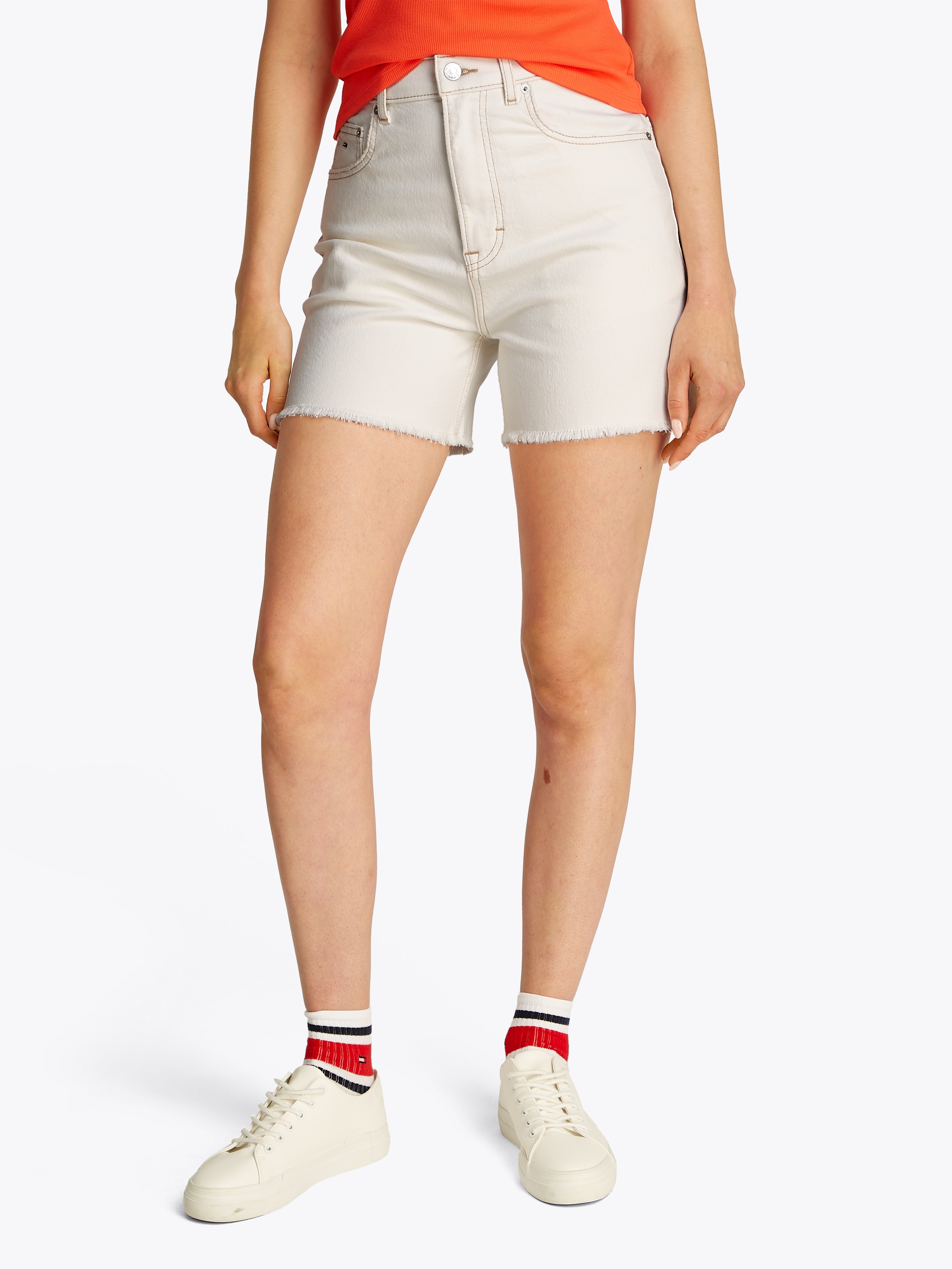 Tommy Jeans Shorts "MOM SHORT BI8194", mit Logo-Badge, ausgefranster Kante günstig online kaufen