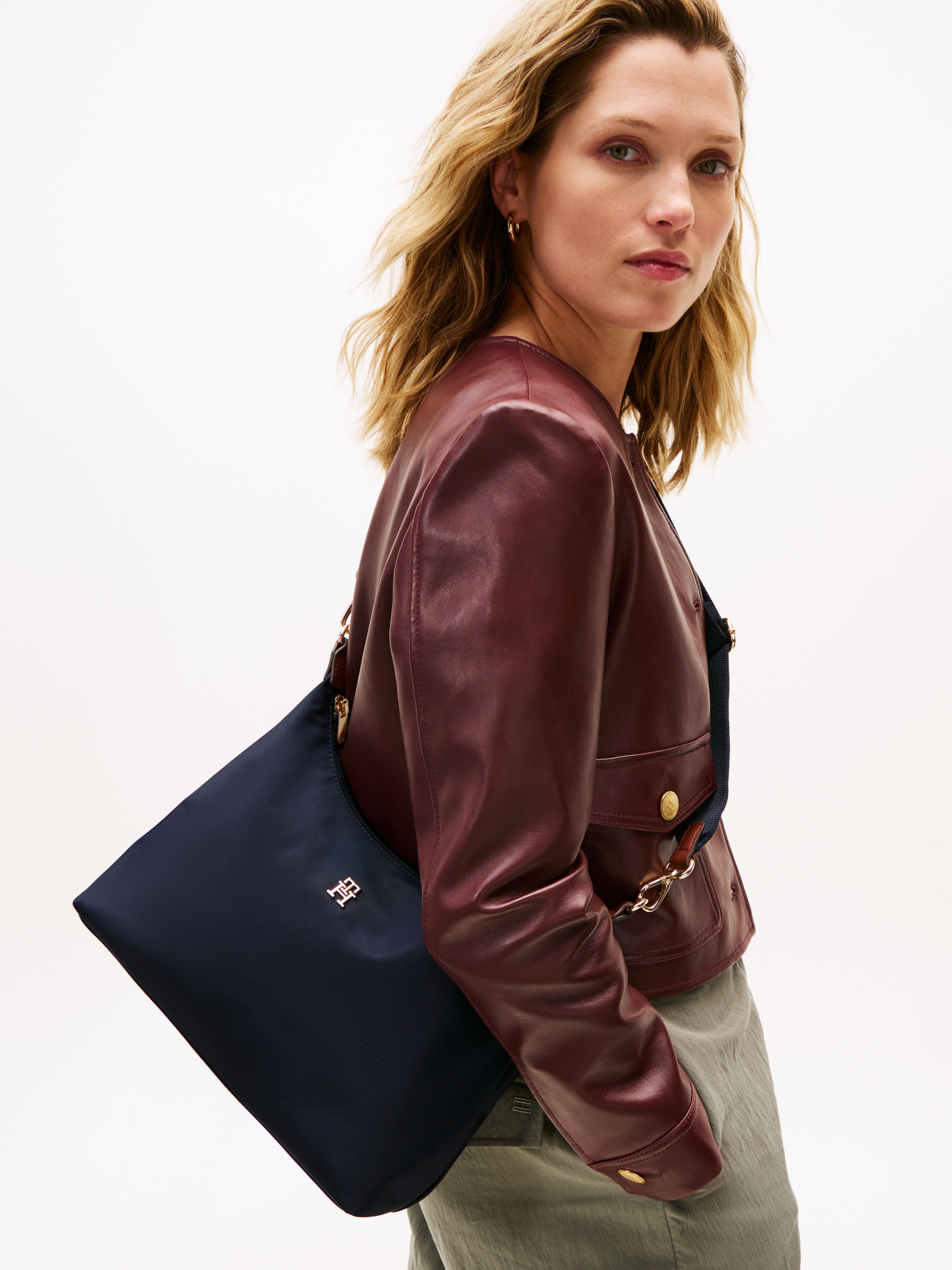 Tommy Hilfiger Schultertasche »POPETTE SHOULDER BAG« , Damen Umhängetasche, Tragetasche mit TH-Schmuckelement