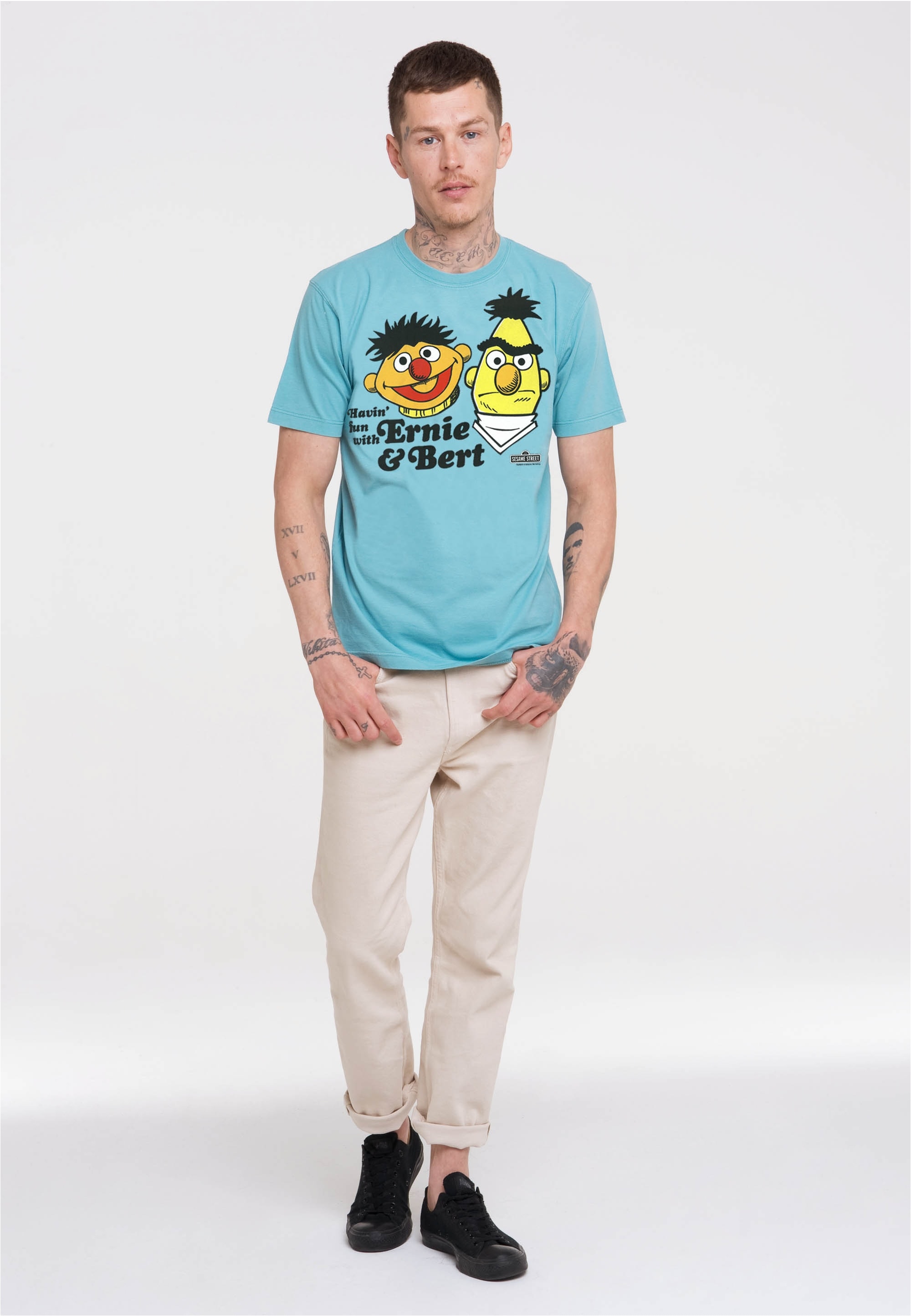 LOGOSHIRT T-Shirt »Sesamstrasse - Ernie & Bert | Havin Fun«, mit angesagtem Ernie & Bert-Print