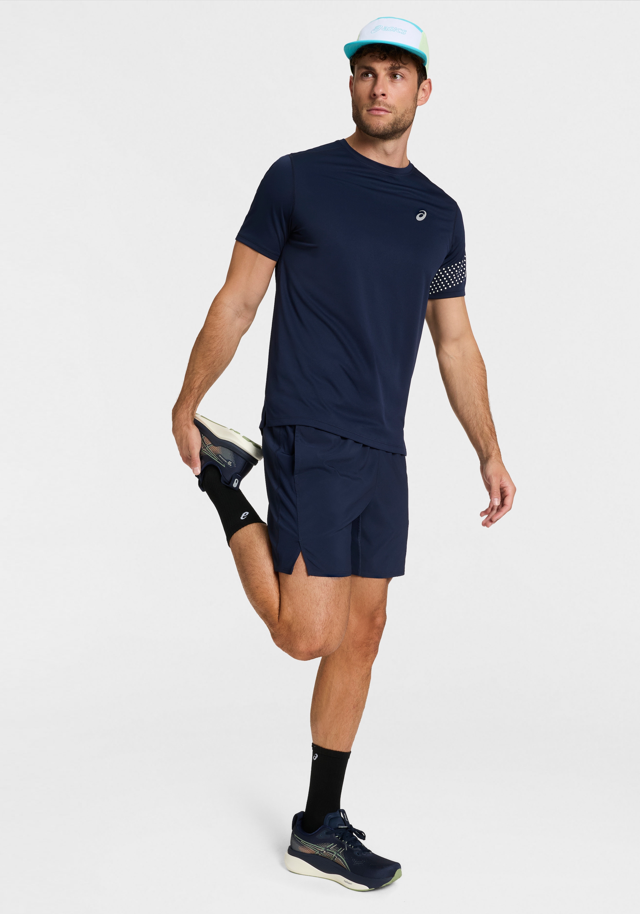 Asics Laufshorts »ASICS CORE 7IN SHORT«  Schnelltrocknend, Atmungsaktiv, Reflektierend