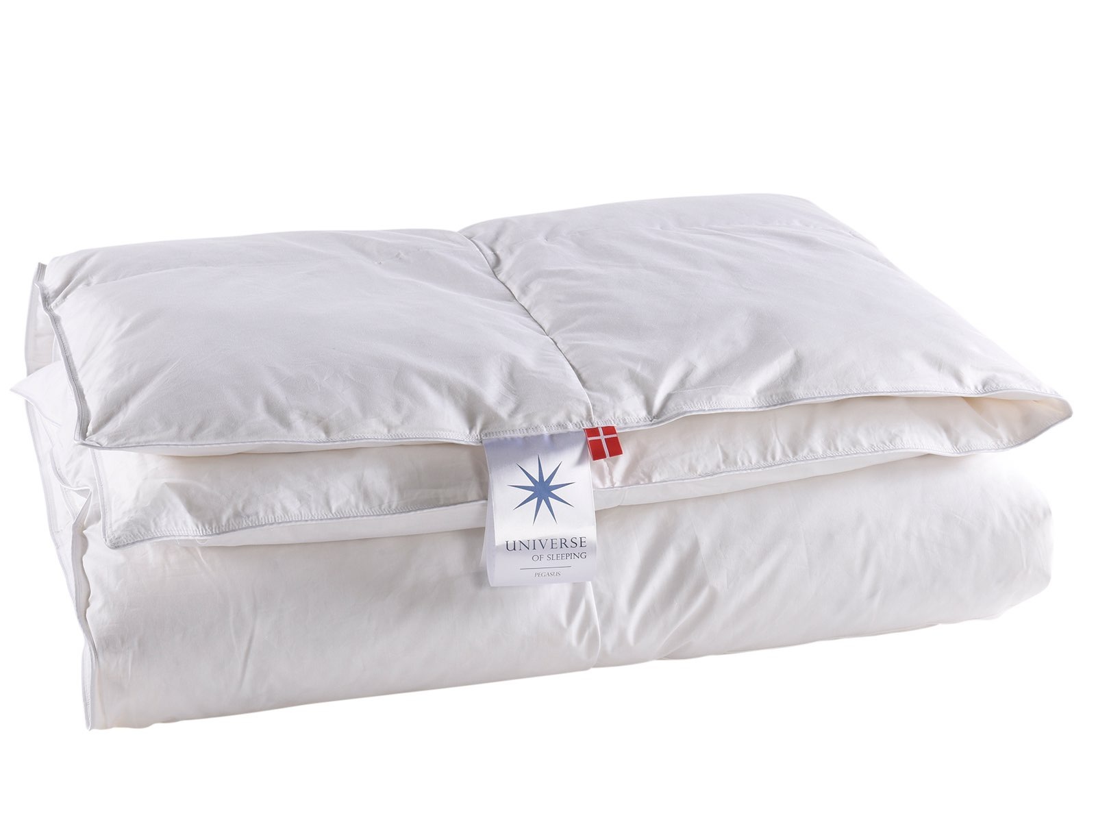 Universe of sleeping Kunstfaserbettdecke »Pegasus, pflegeleicht, Allergikergeeignet, 3 Wärmekl., Made in Denmark«, warm, Füllung Mischung aus 50% Polyesterfasern & 50% Europäische Feder-Daunenfüllung, (1 St.)