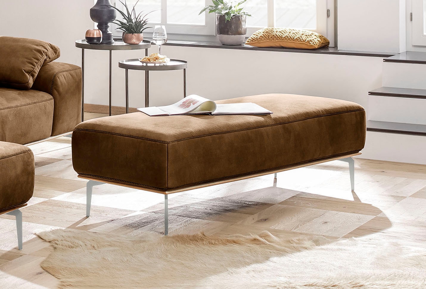 W.SCHILLIG Polsterhocker mit elegantem Holzsockel, Füße in Chrom glänzend, günstig online kaufen