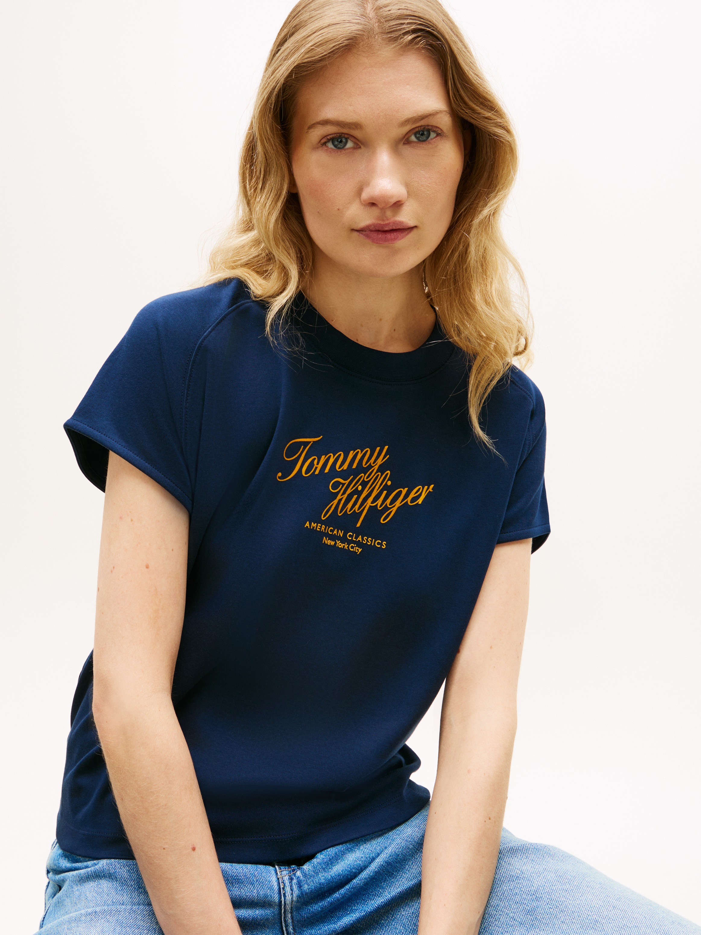 Tommy Hilfiger Kurzarmshirt "SEASONAL SCRIPT CAP SLV TEE" mit Raglanärmeln, günstig online kaufen