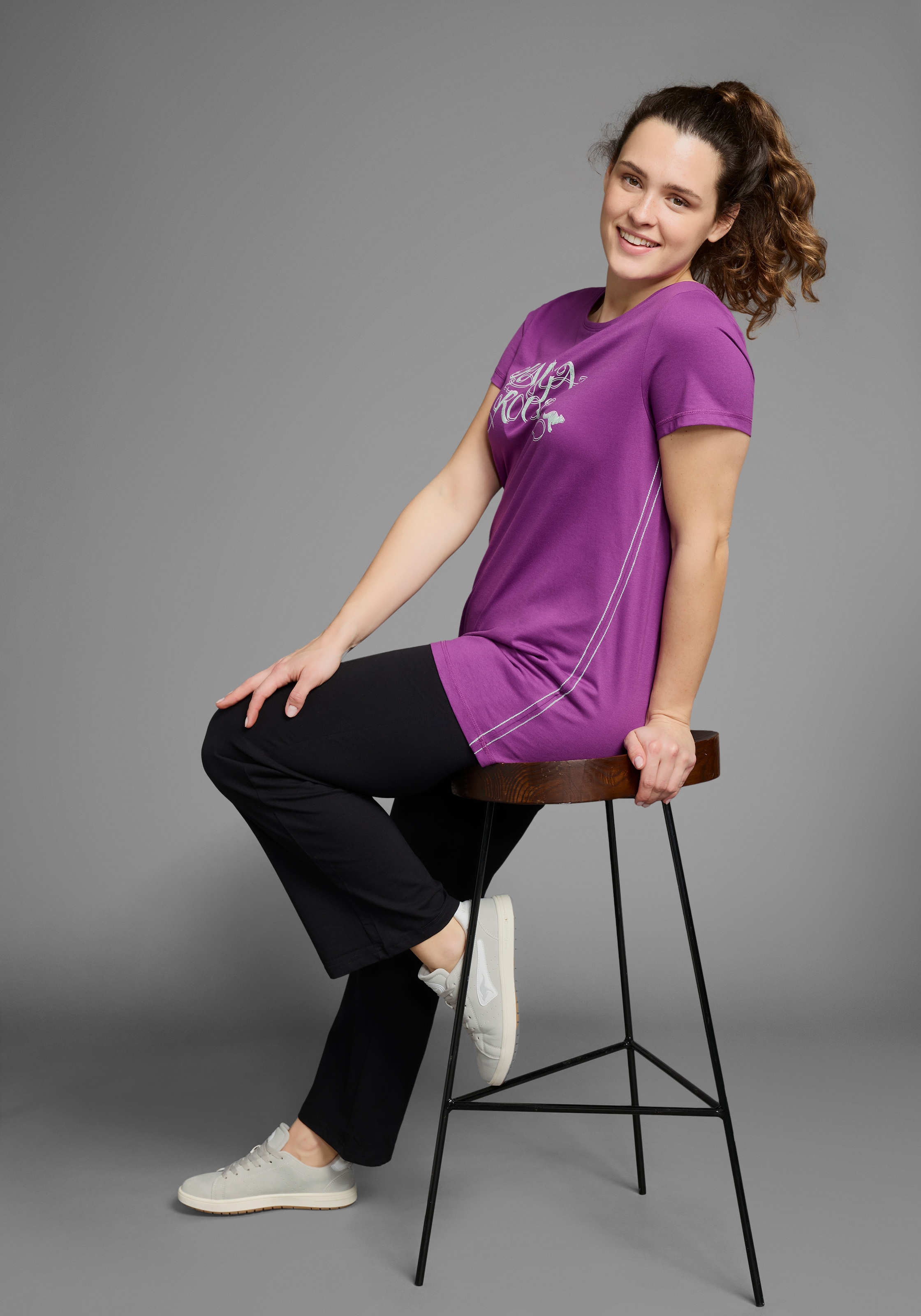 KangaROOS Longshirt, (Packung, 2 tlg., 2er-Pack), Kurzarm, figurumschmeichelnde Passform