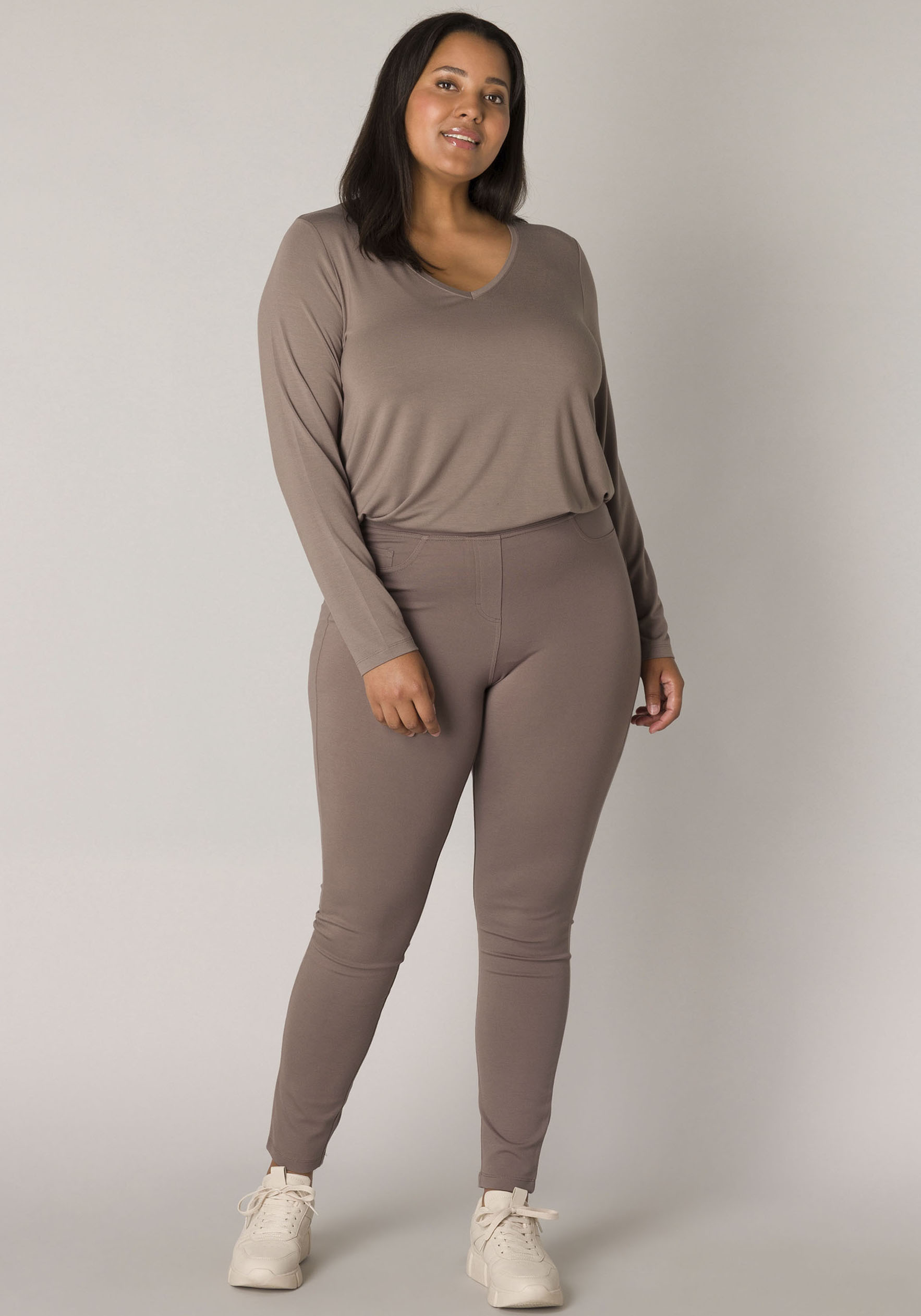 Thumbnail - Base Level Curvy Treggings mit elastischem Bund und angedeuteten Eingrifftaschen